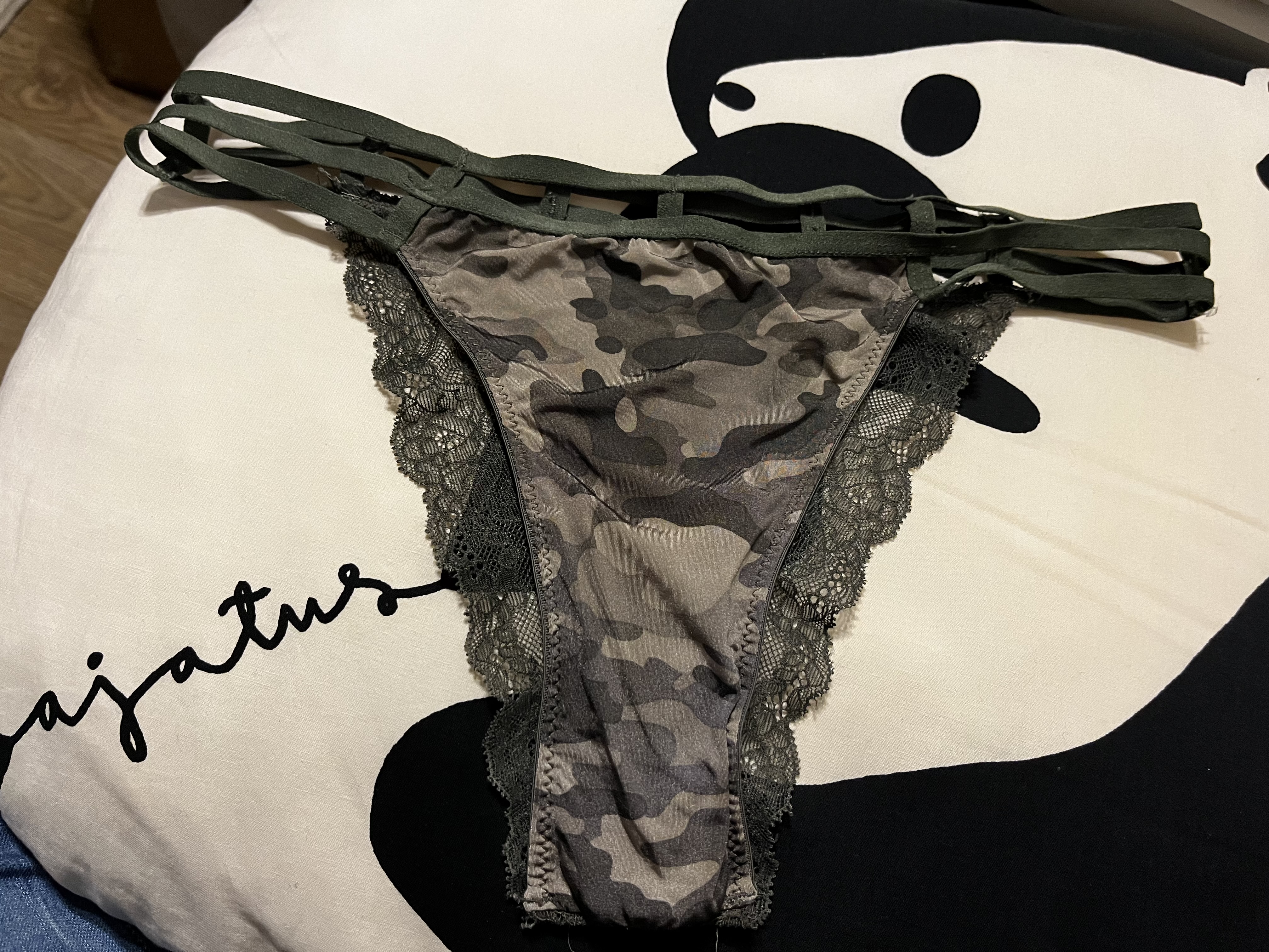 Camokuosi stringit