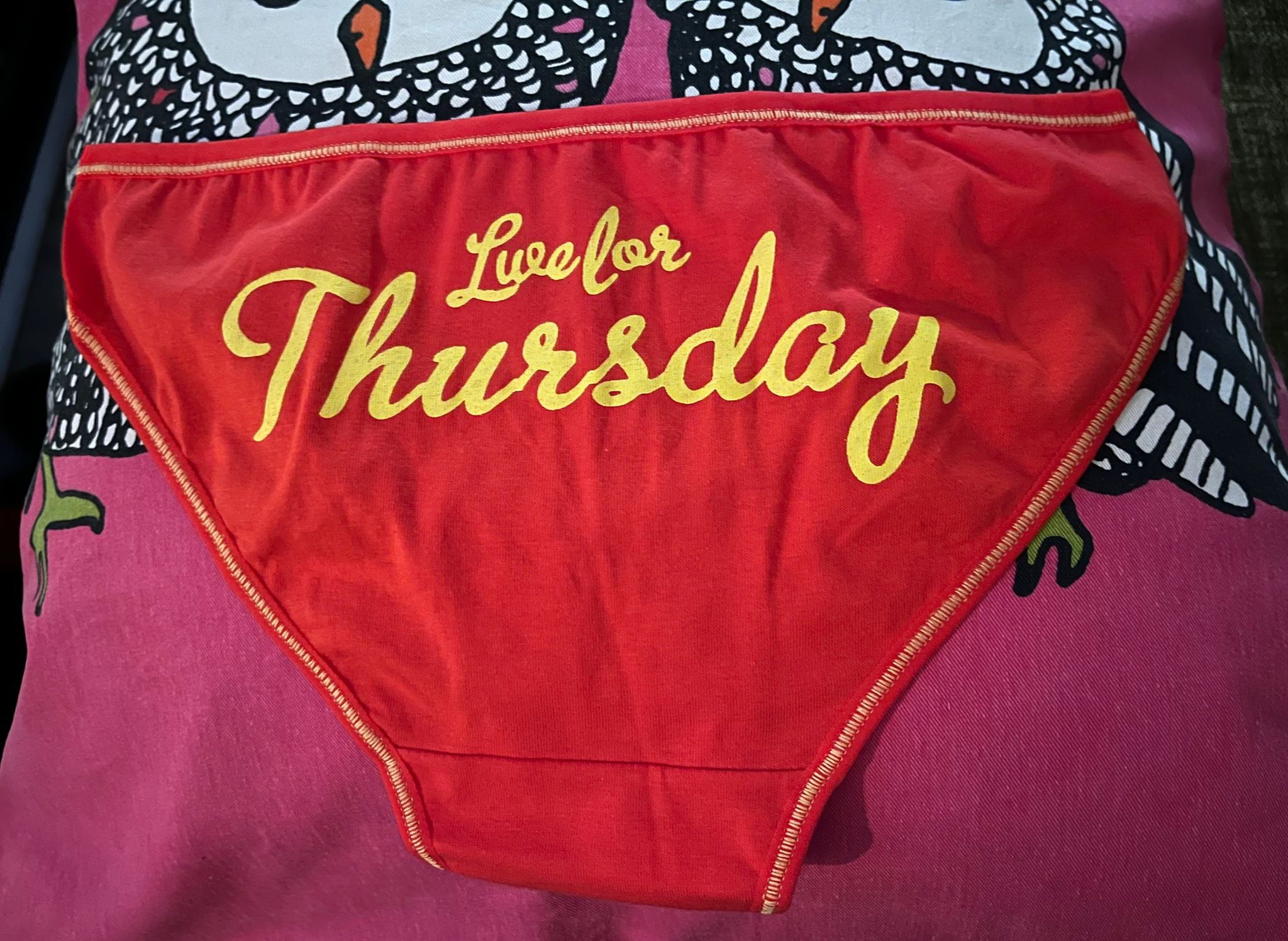 Live for Thursday -alushousut