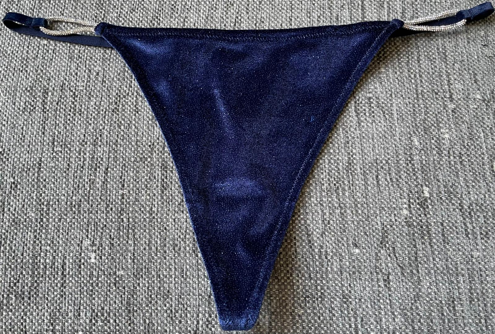 Siniset samettistringit