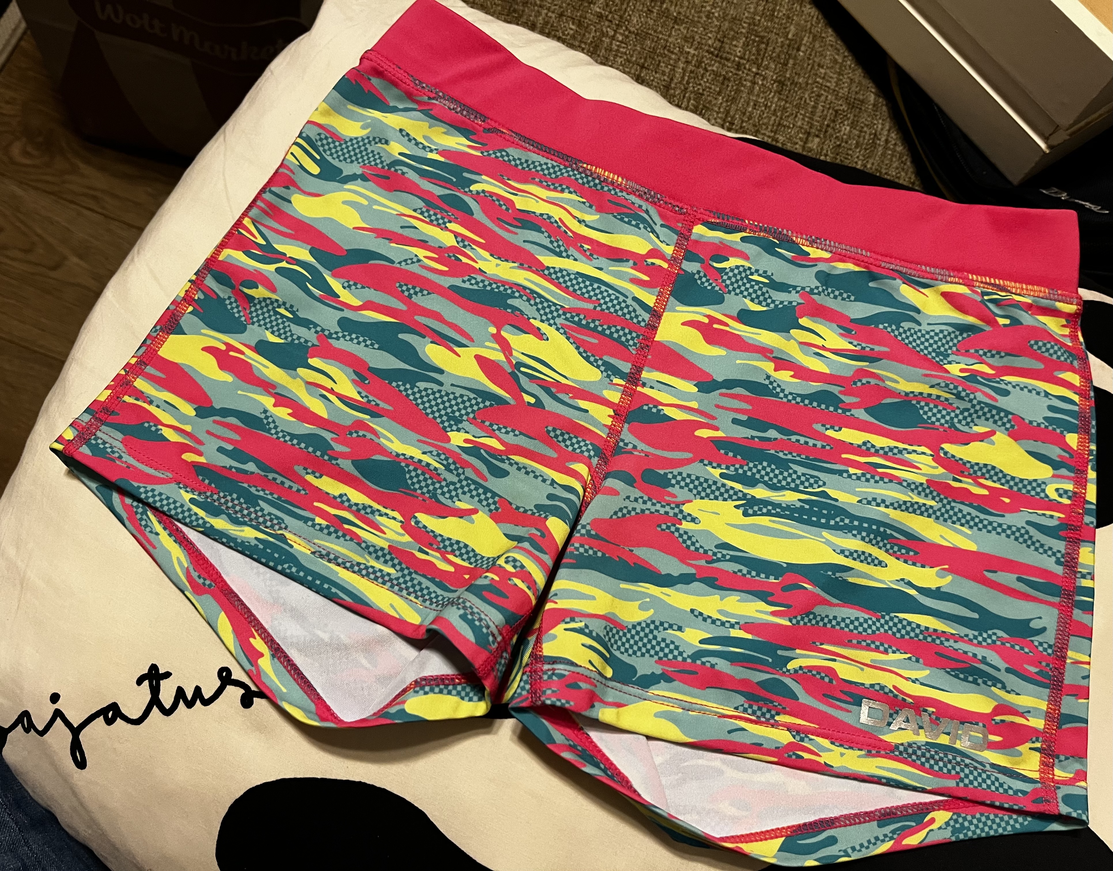 Naisten treenishortsit