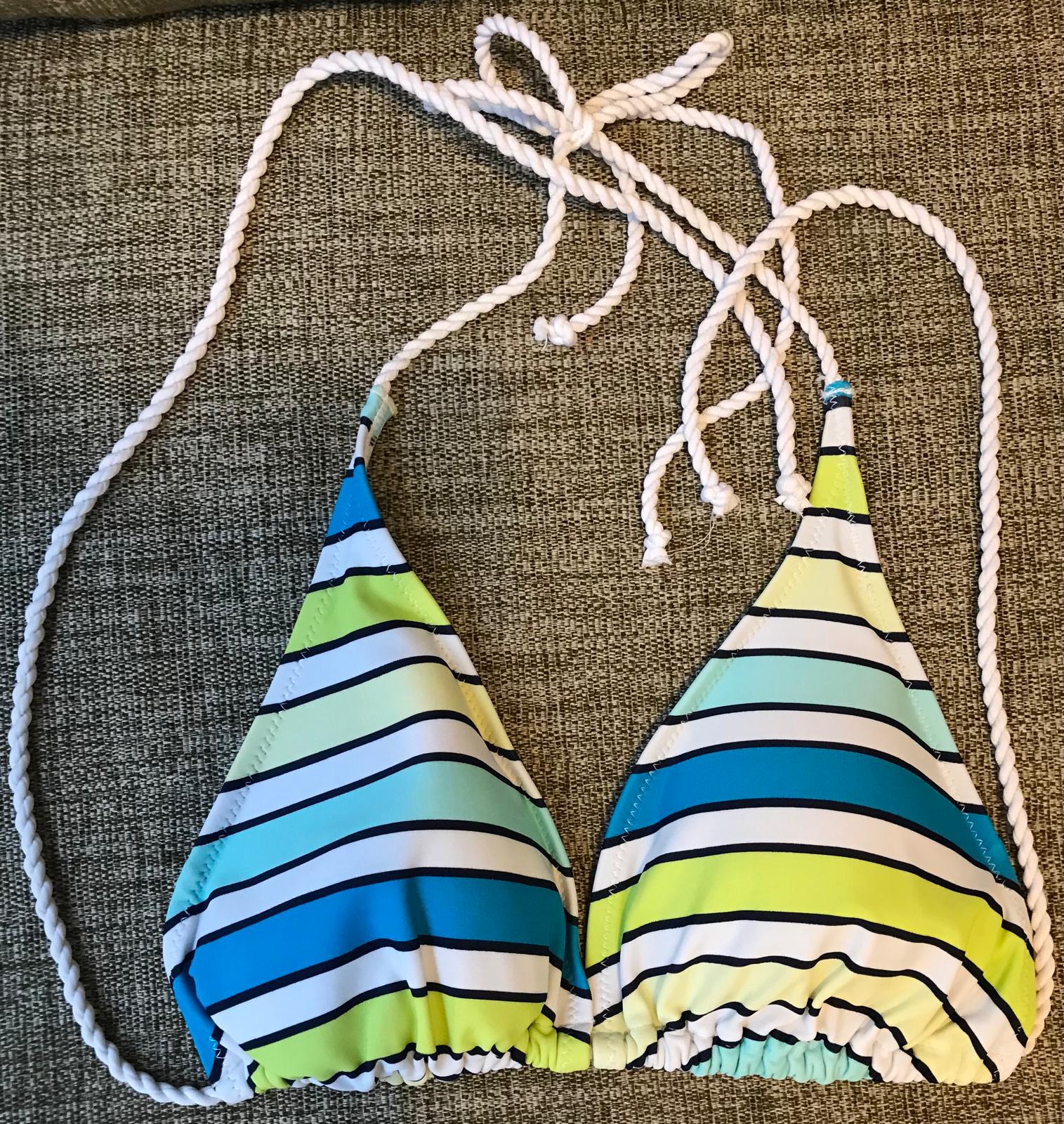 Raidallinen bikiniyläosa