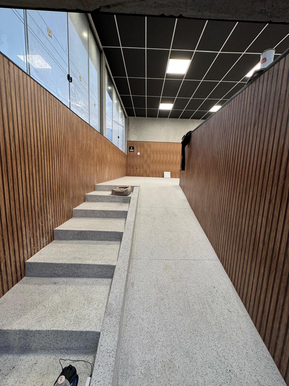 Forro PVC Premium Junta Seca Teca Ripado