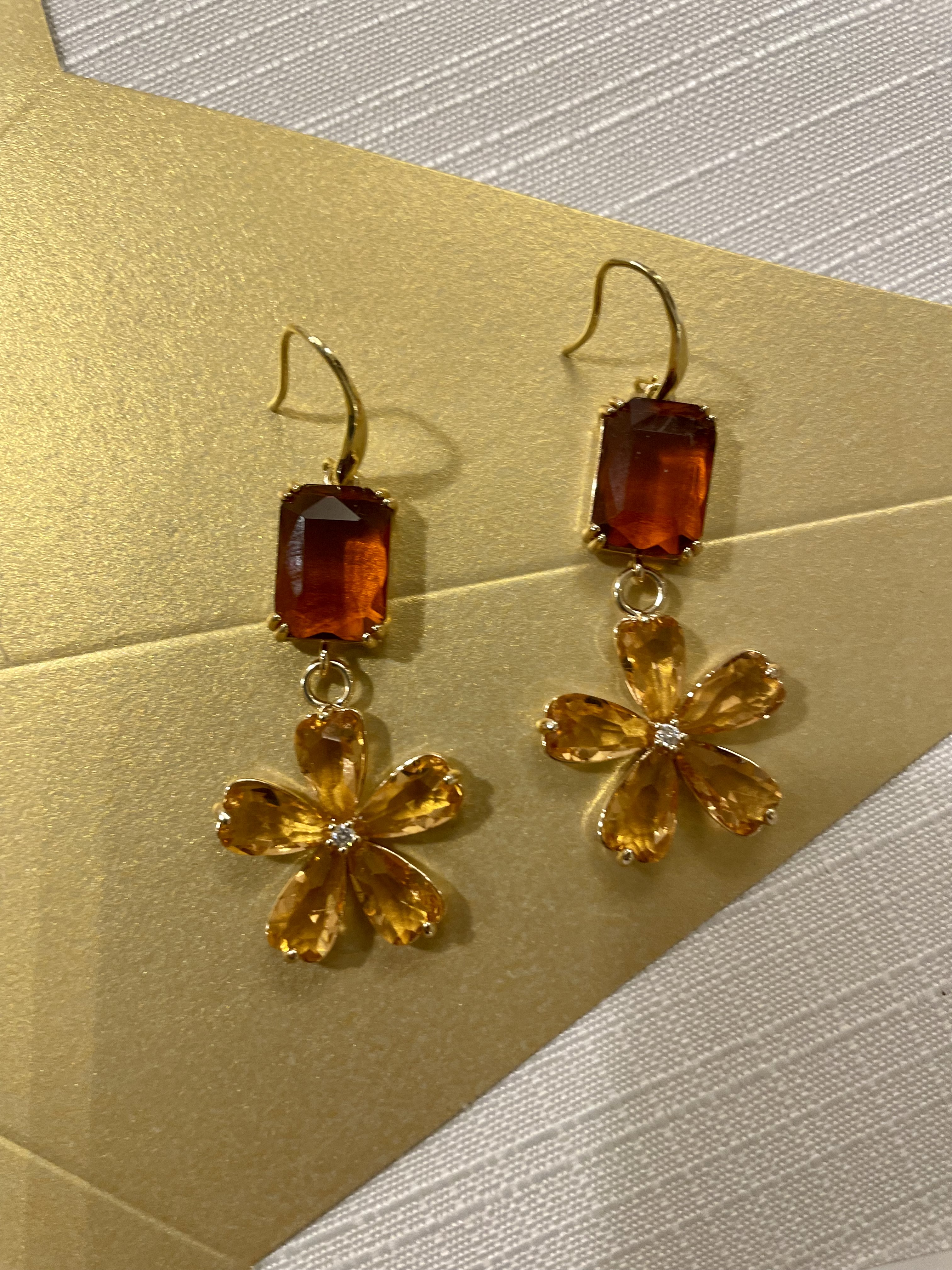 FIONA - Pendant elegant ceremony earrings with amber cristals.