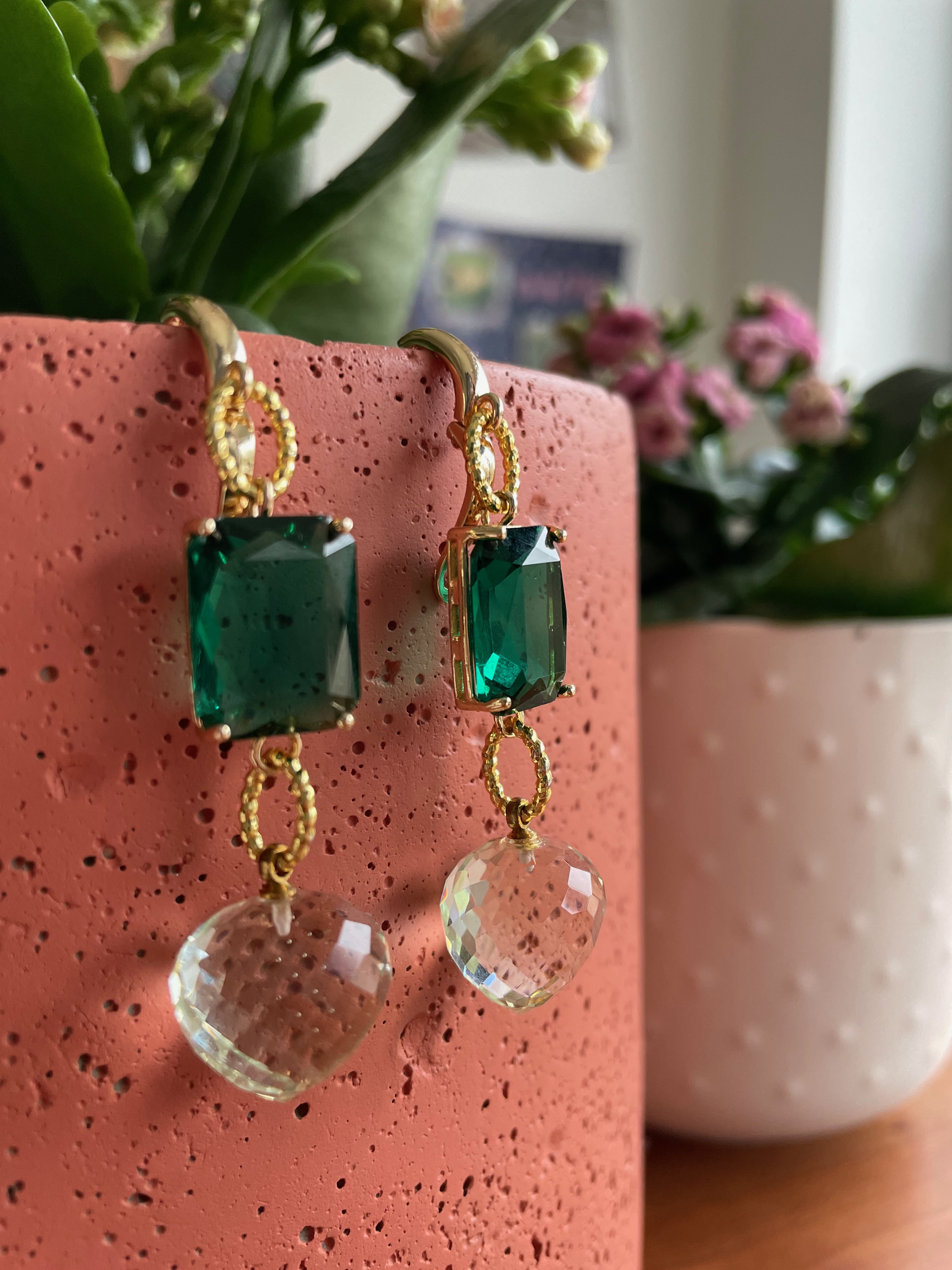 LUCIA - Pendant earrings with green and transparent cristals