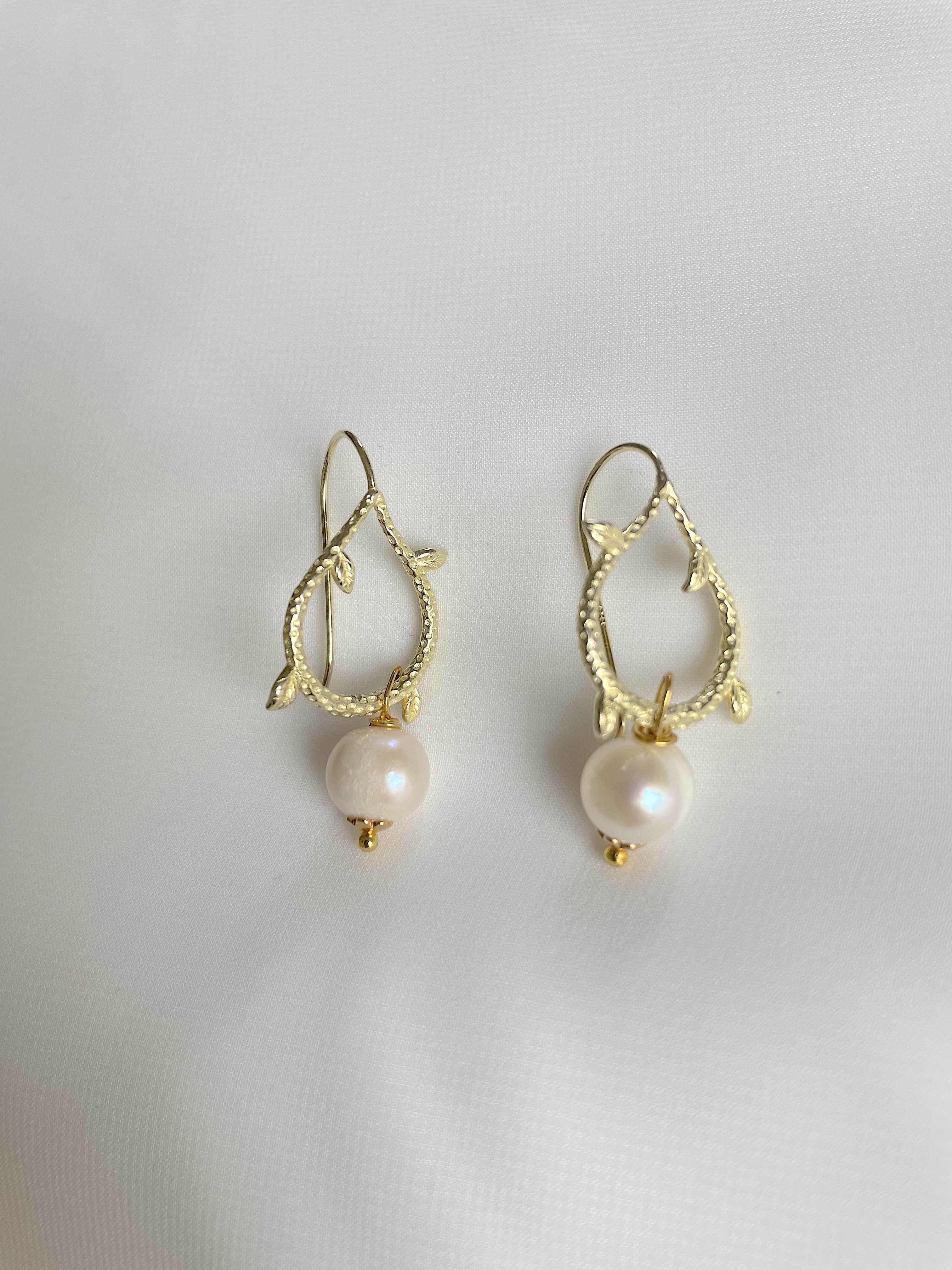 MARIA - Pendant earrings with pearls