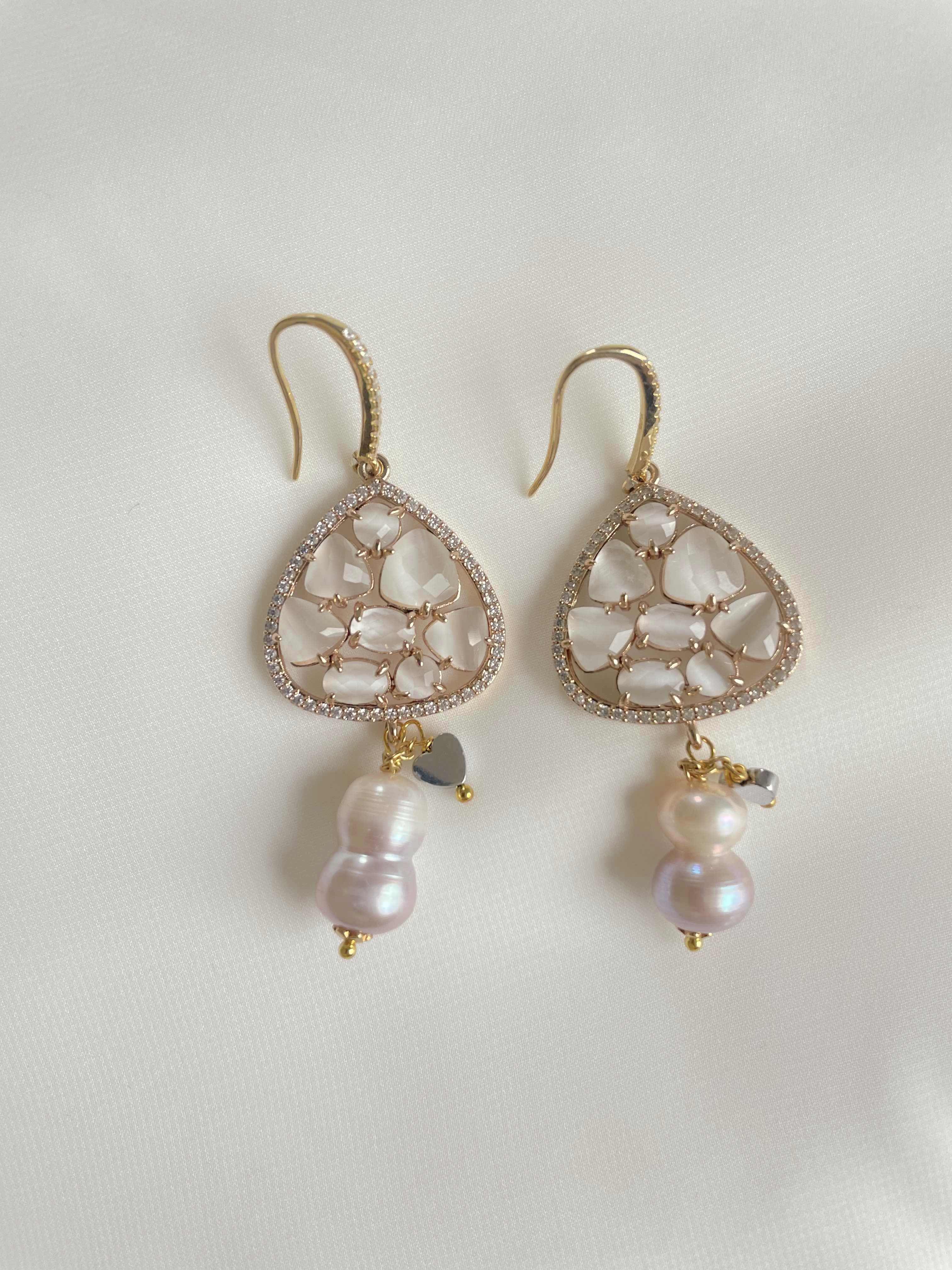 SOFIA - Pendant earrings with agate and pearls