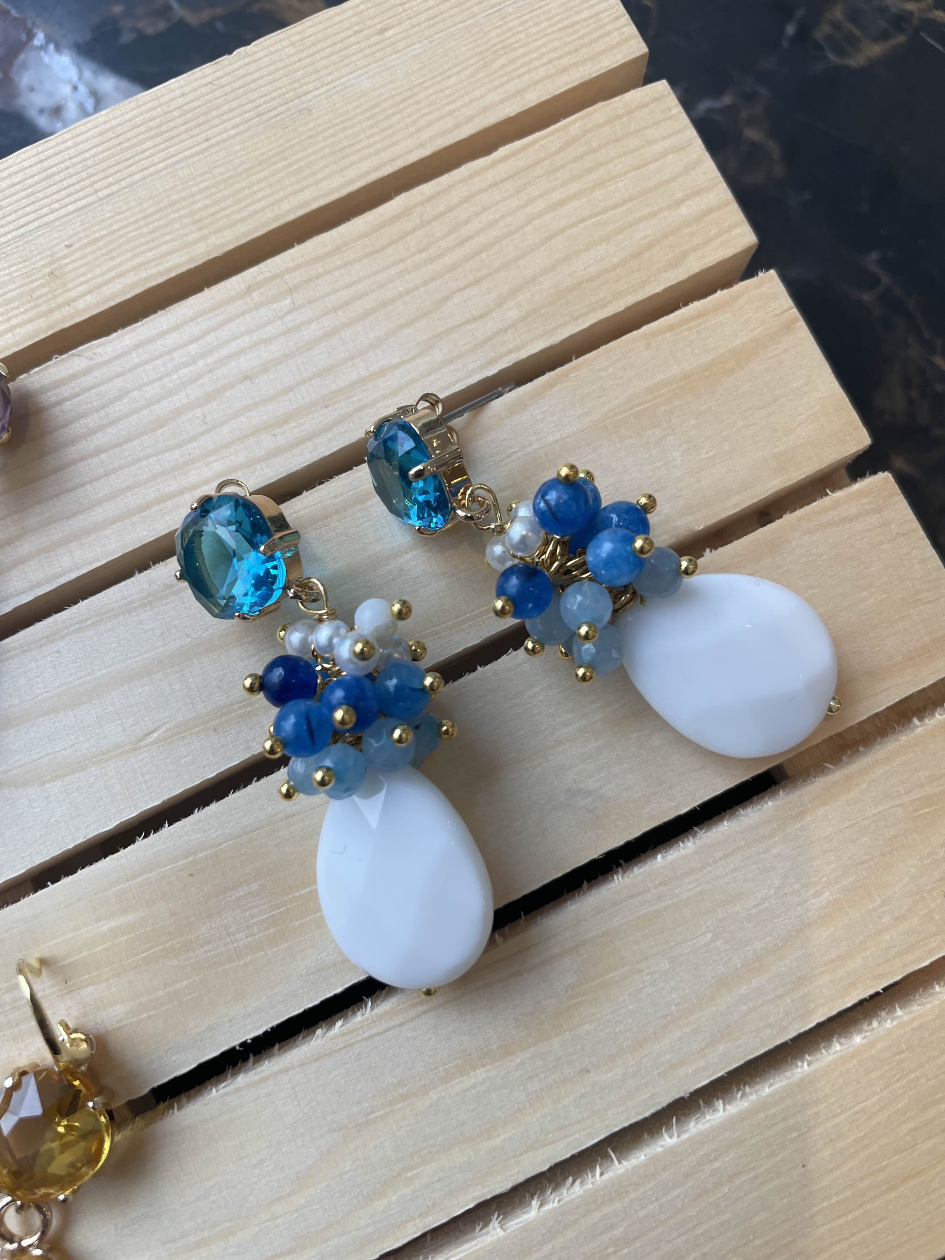 CAMILLA - Pendant earrings with river pearls set in galvanized brass