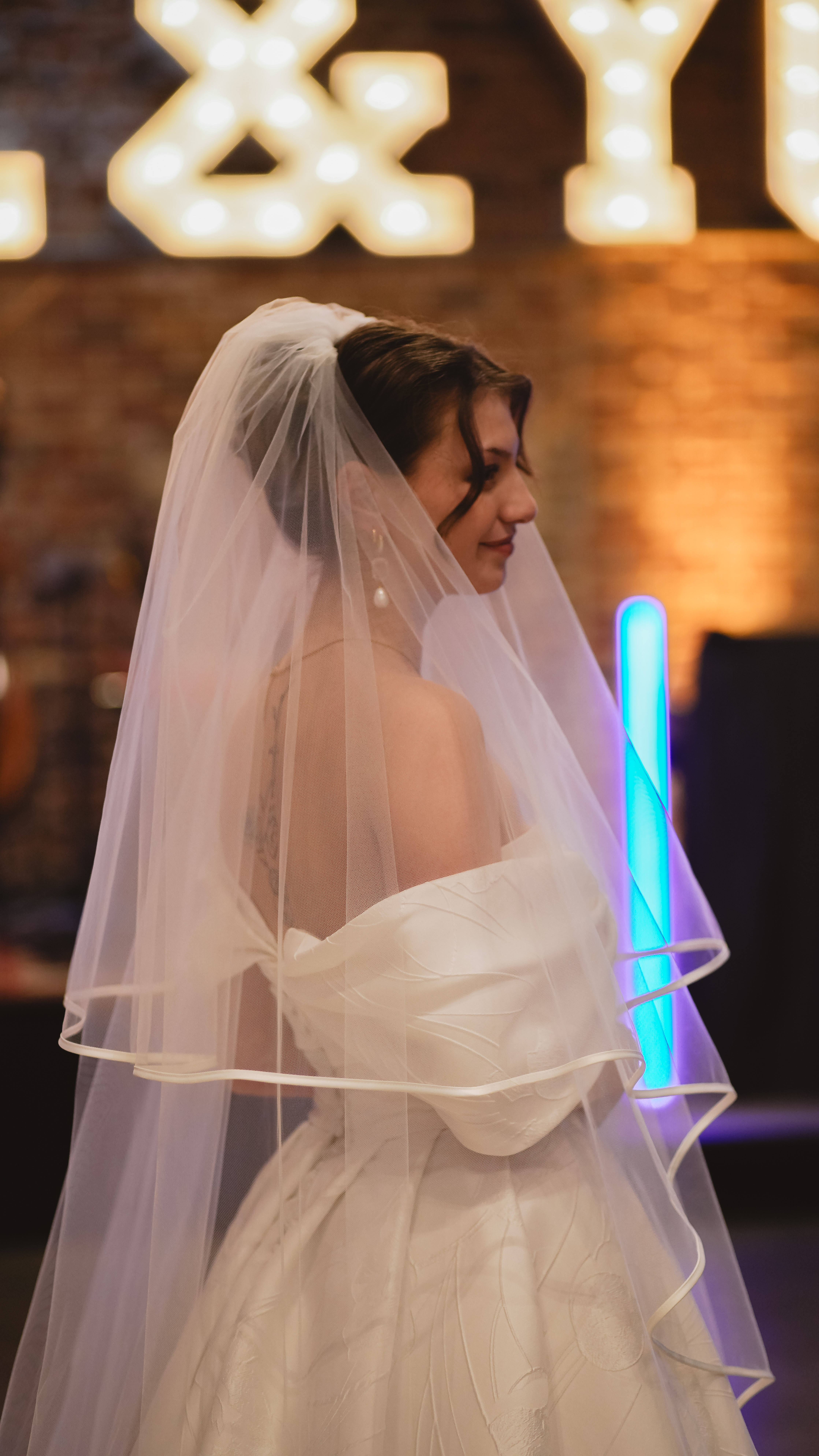 Wedding veil with satin edge