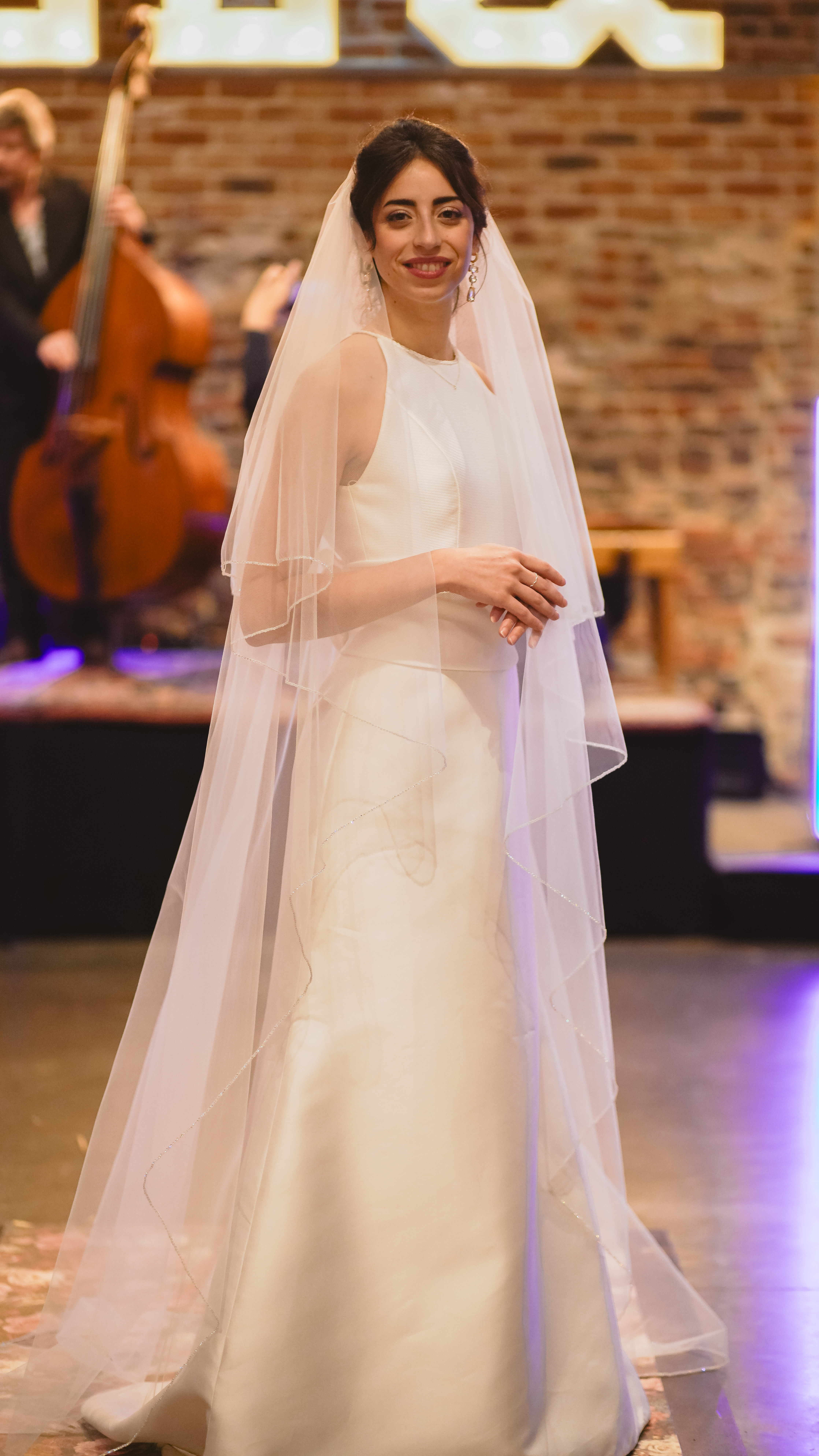 Wedding veil with rhinestone edging