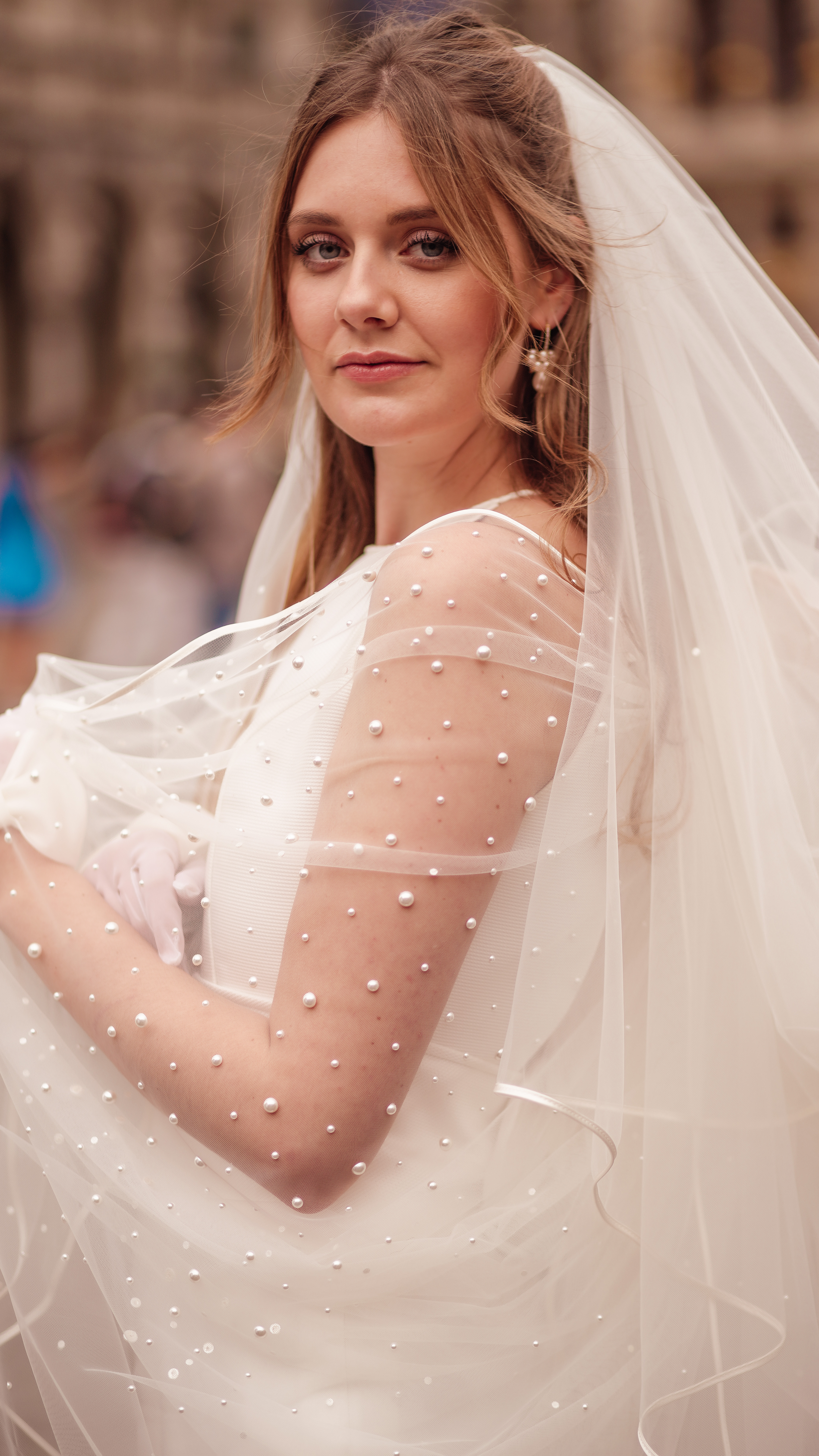 Voile avec bord en satin et perles