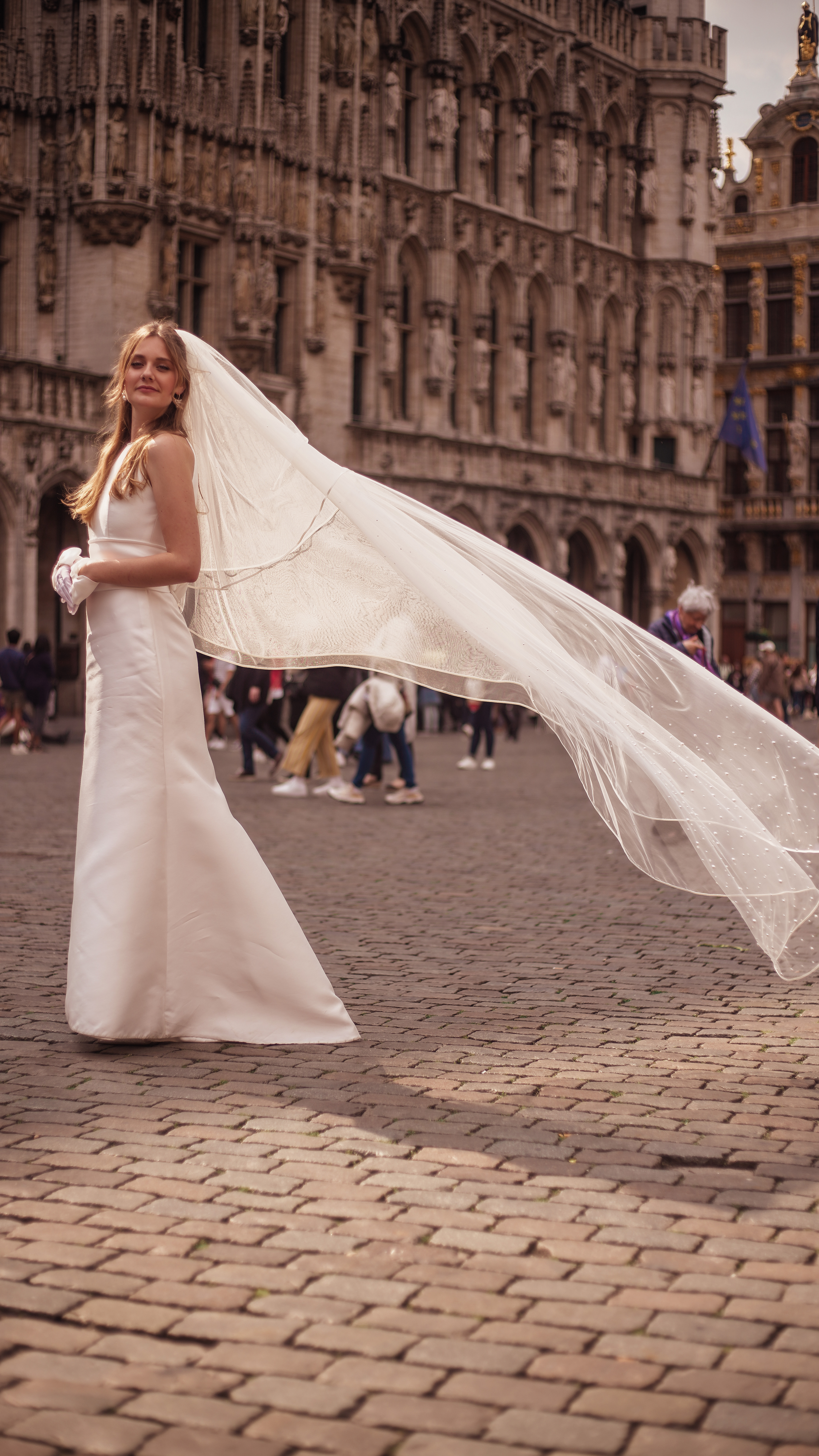 Voile avec bord en satin et perles