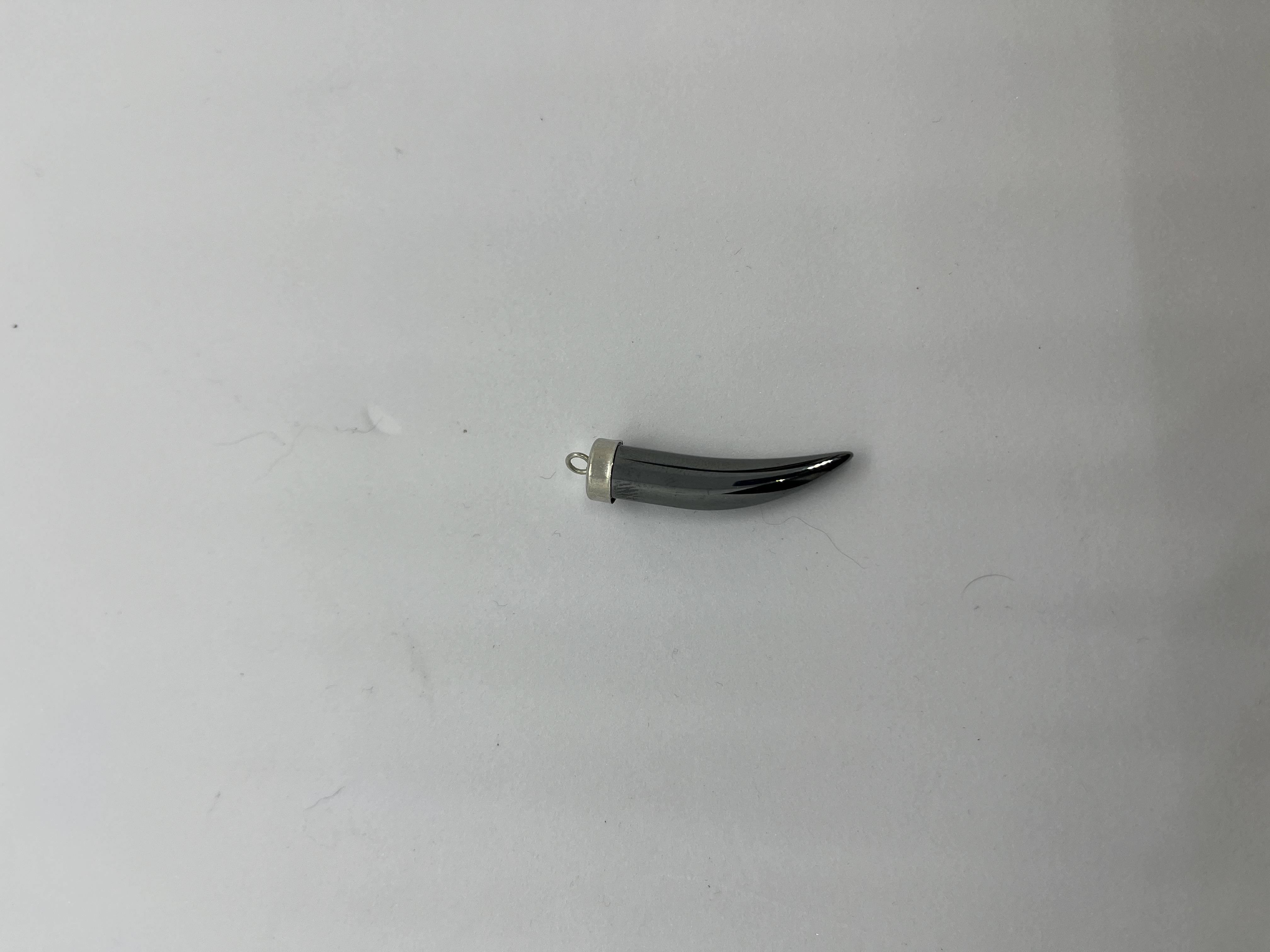 Z Colgante de Colmillo de poder en Hematite