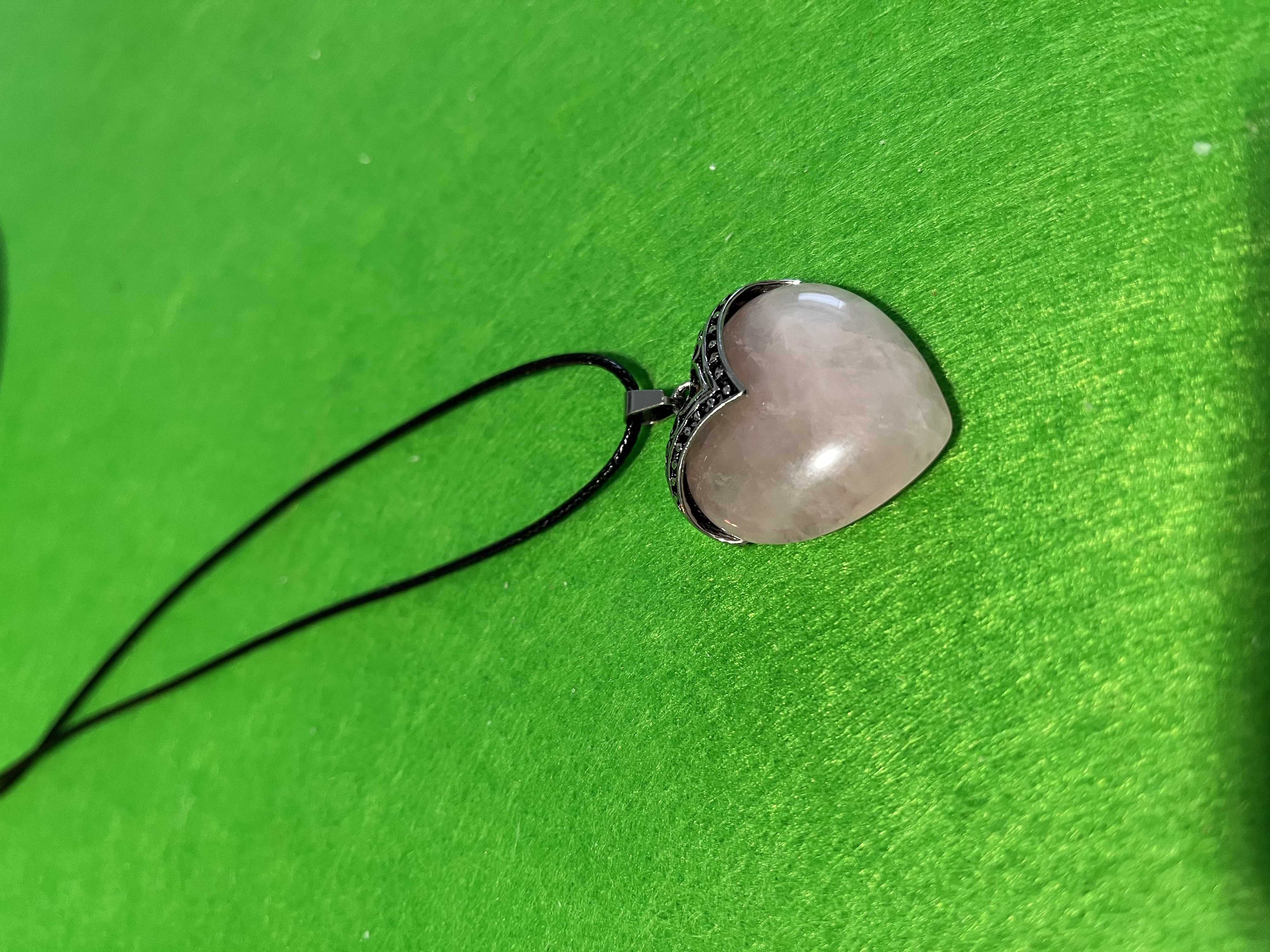 CUARZO ROSA EN FORMA DE CORAZÓN