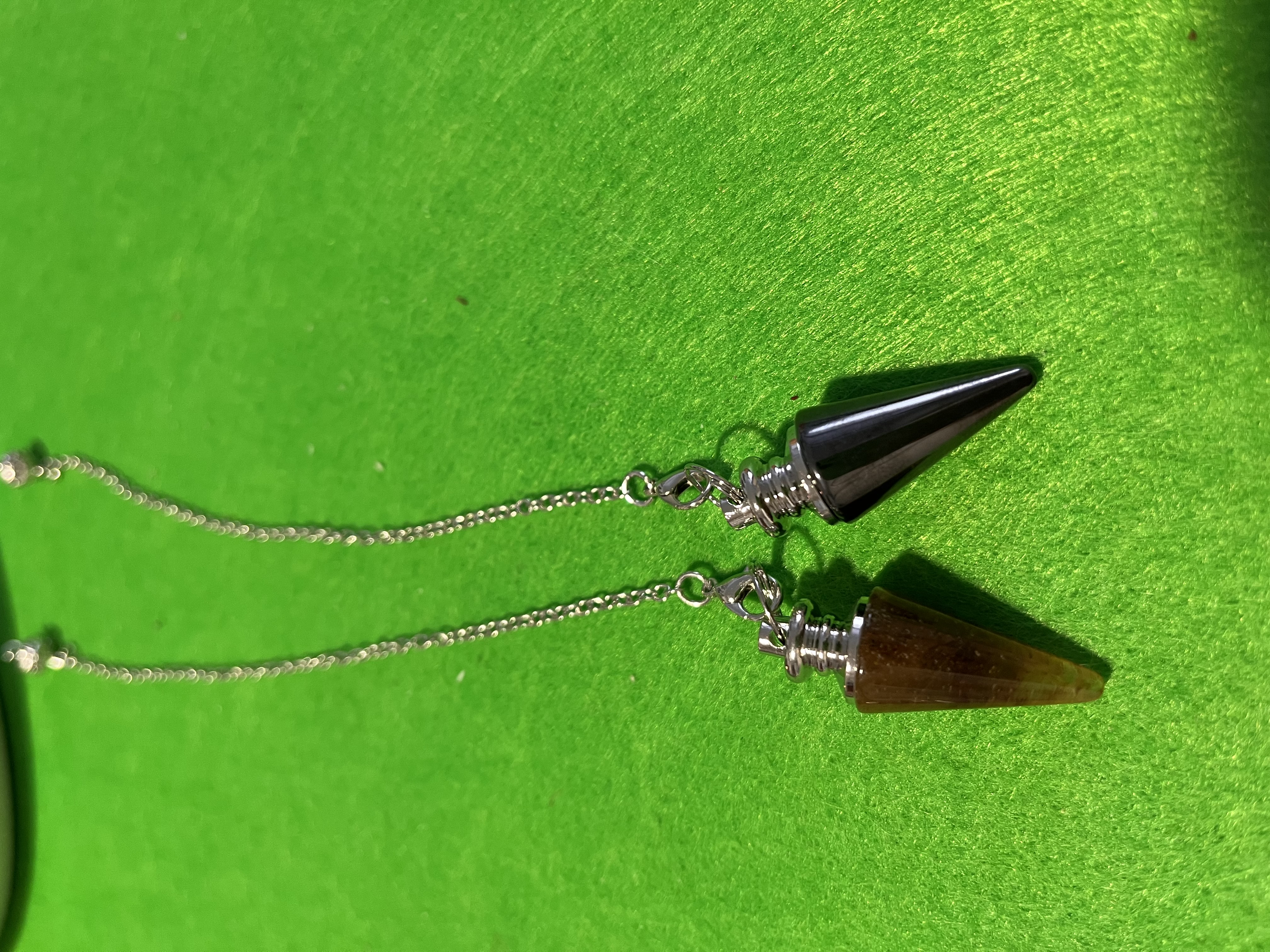 PÉNDULOS A ELEGIR OJO DE TIGRE, HEMATITE, AMATISTA