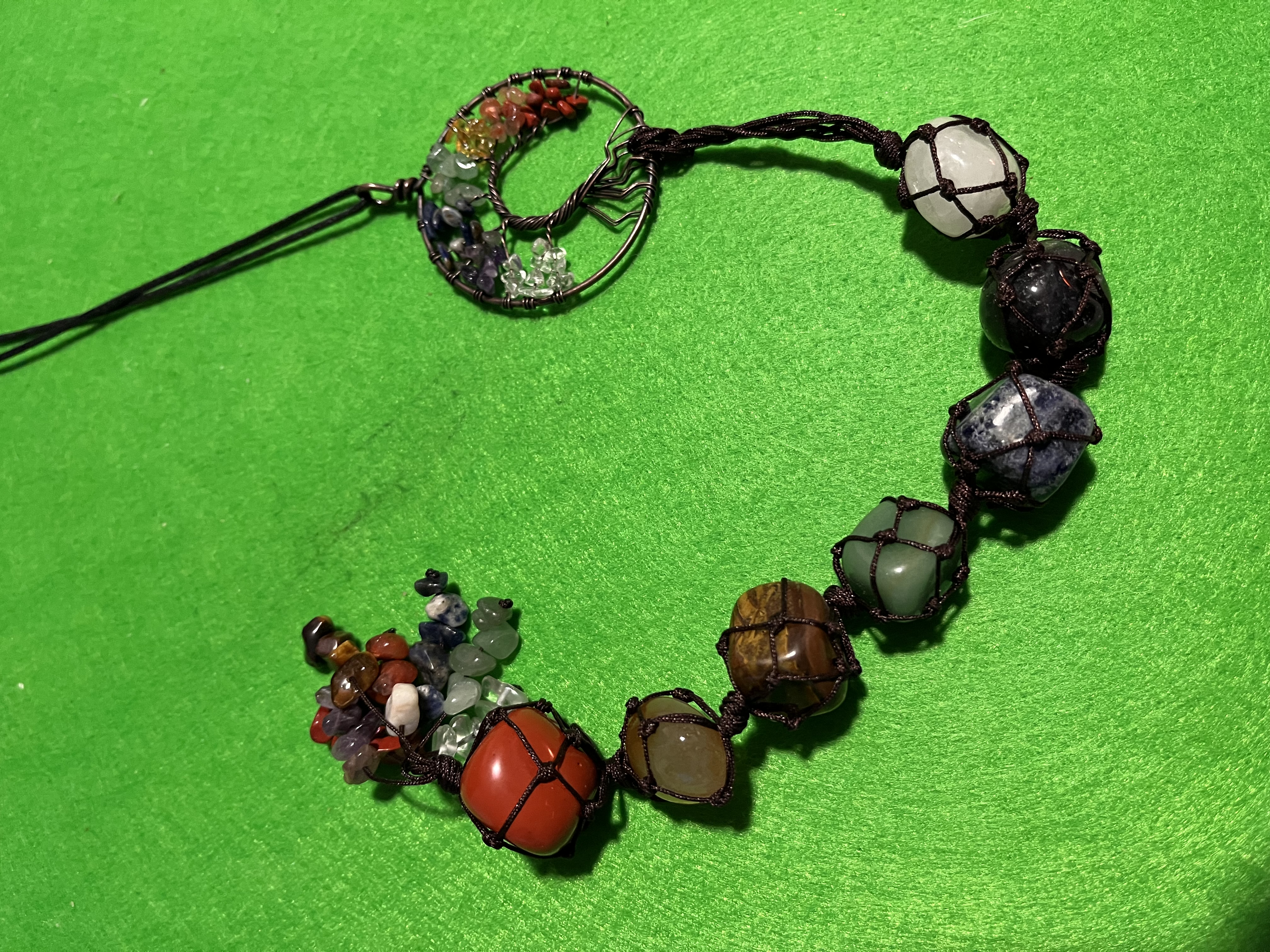 COLGANTE PIEDRA NATURAL 7 CHAKRAS ÁRBOL DE LA VIDA