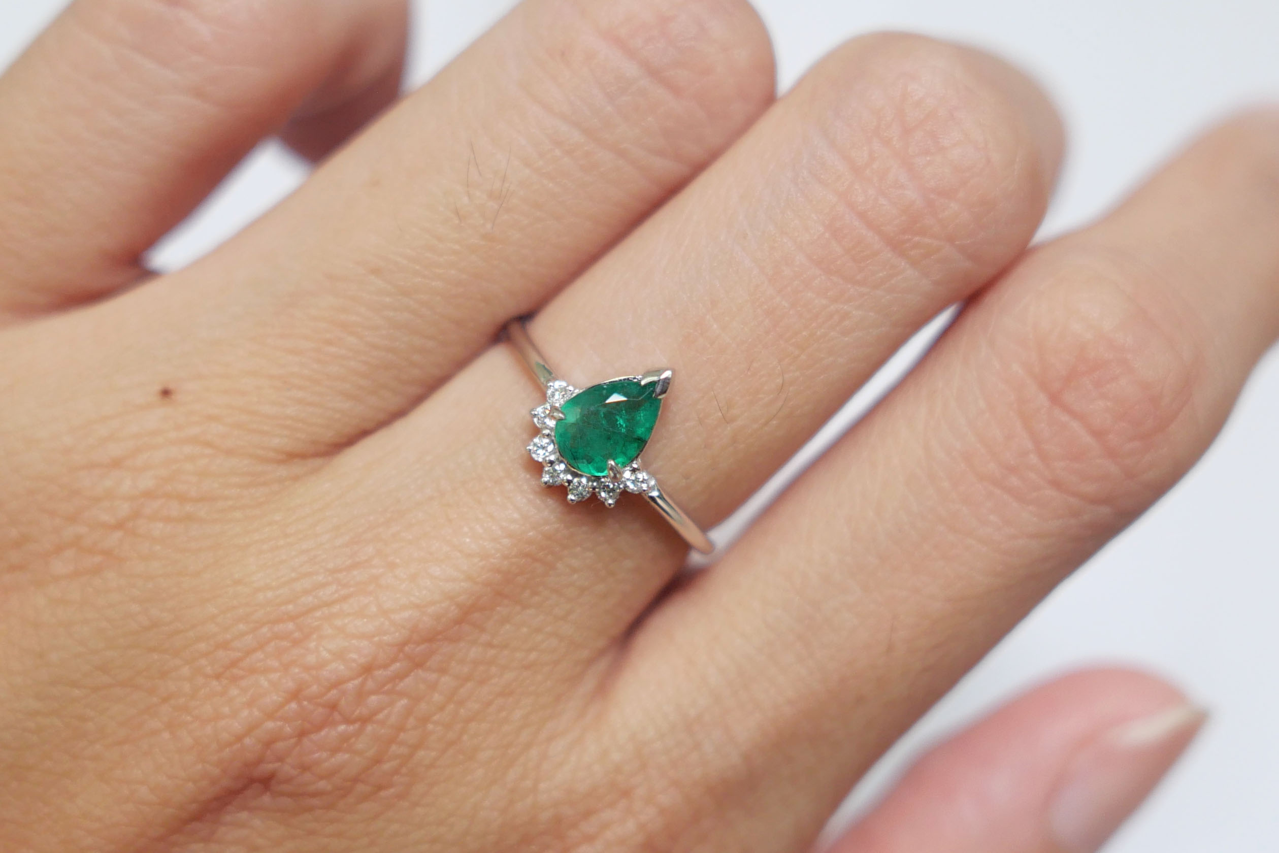 Pear-shaped Emerald with Diamond Crown