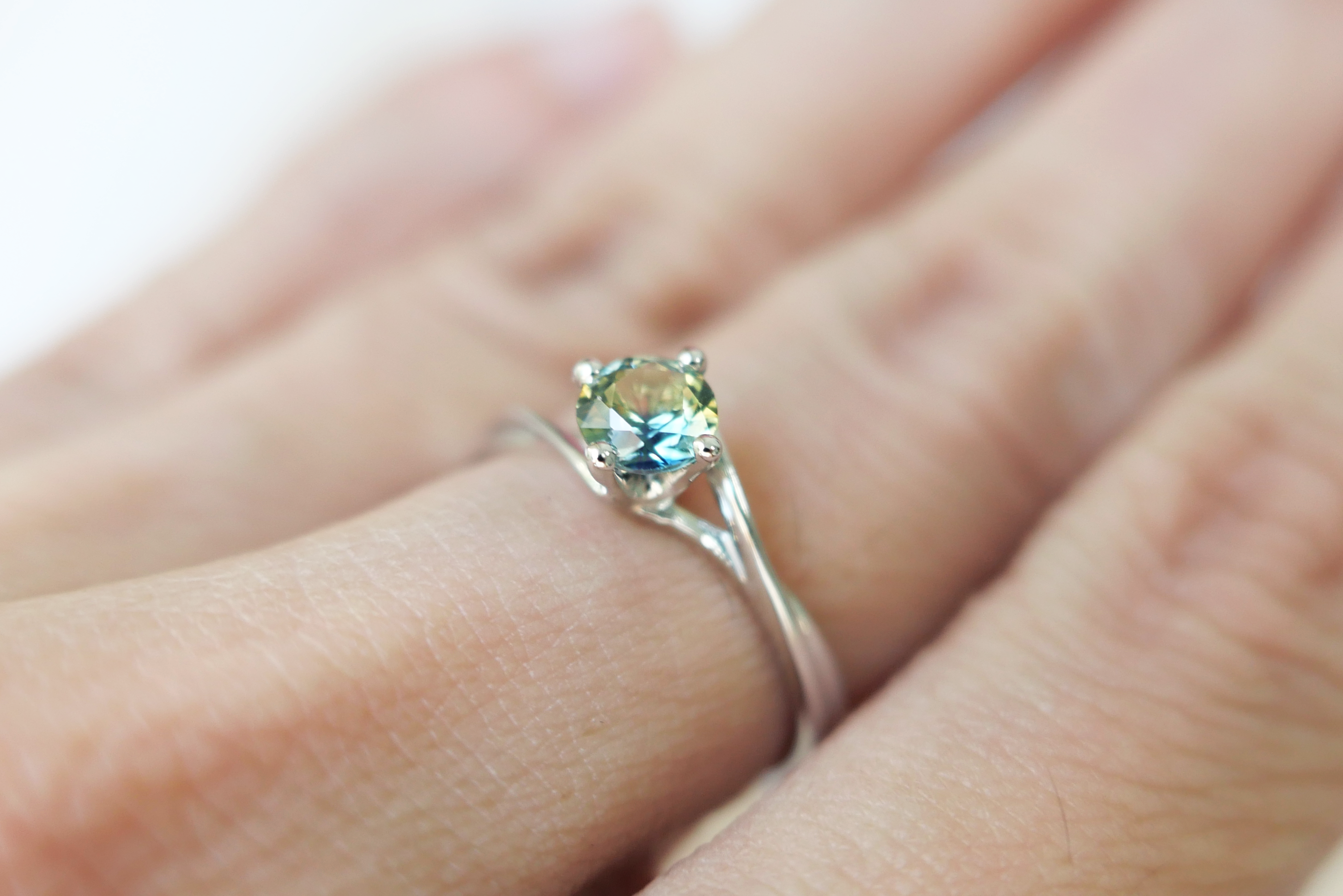 Parti Sapphire Twist Band Ring