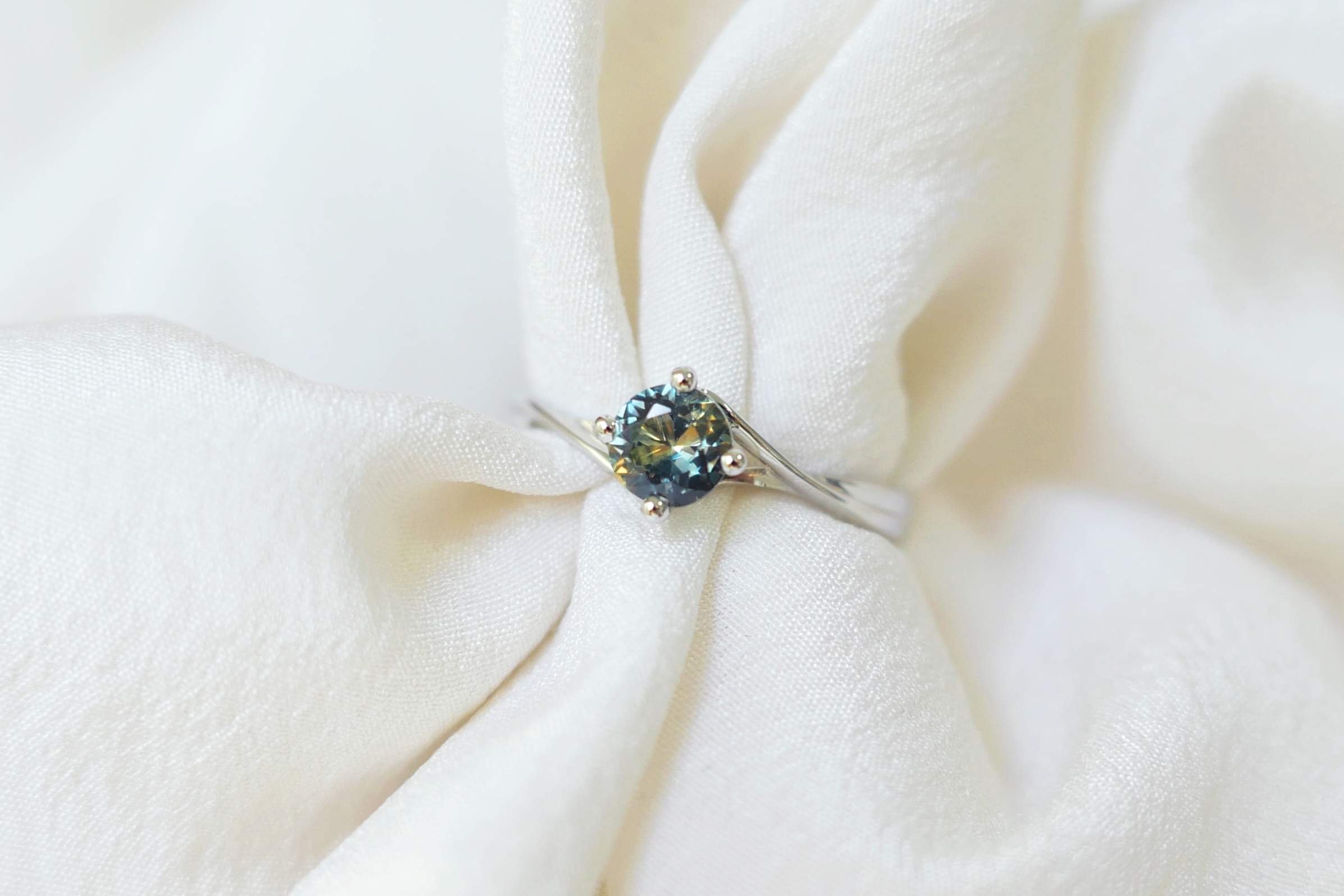 Parti Sapphire Twist Band Ring
