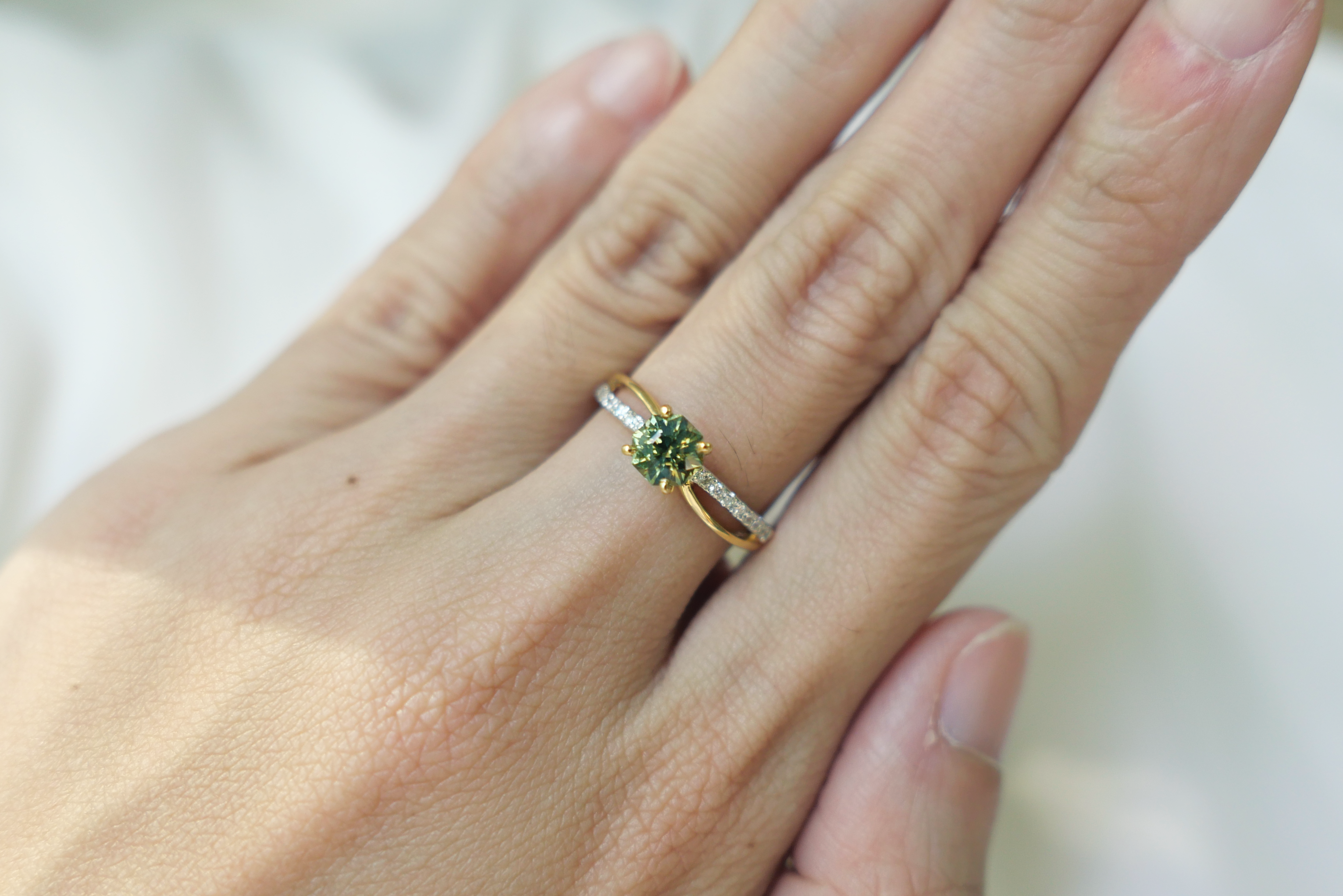 0.88ct Australian Green/Yellow Sapphire Ring