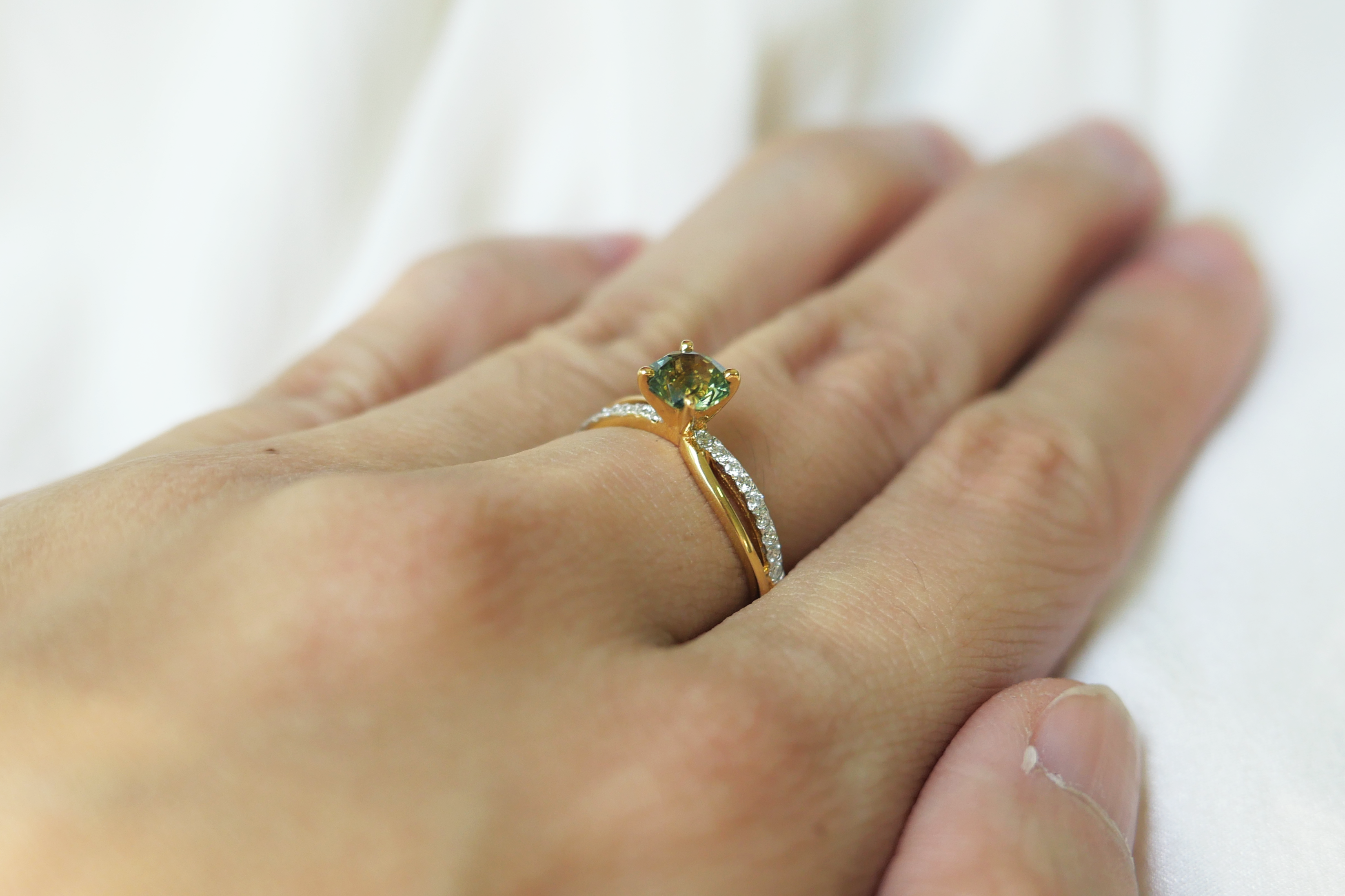 0.88ct Australian Green/Yellow Sapphire Ring