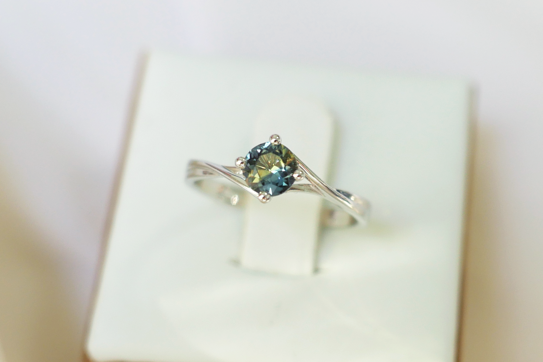 Parti Sapphire Twist Band Ring