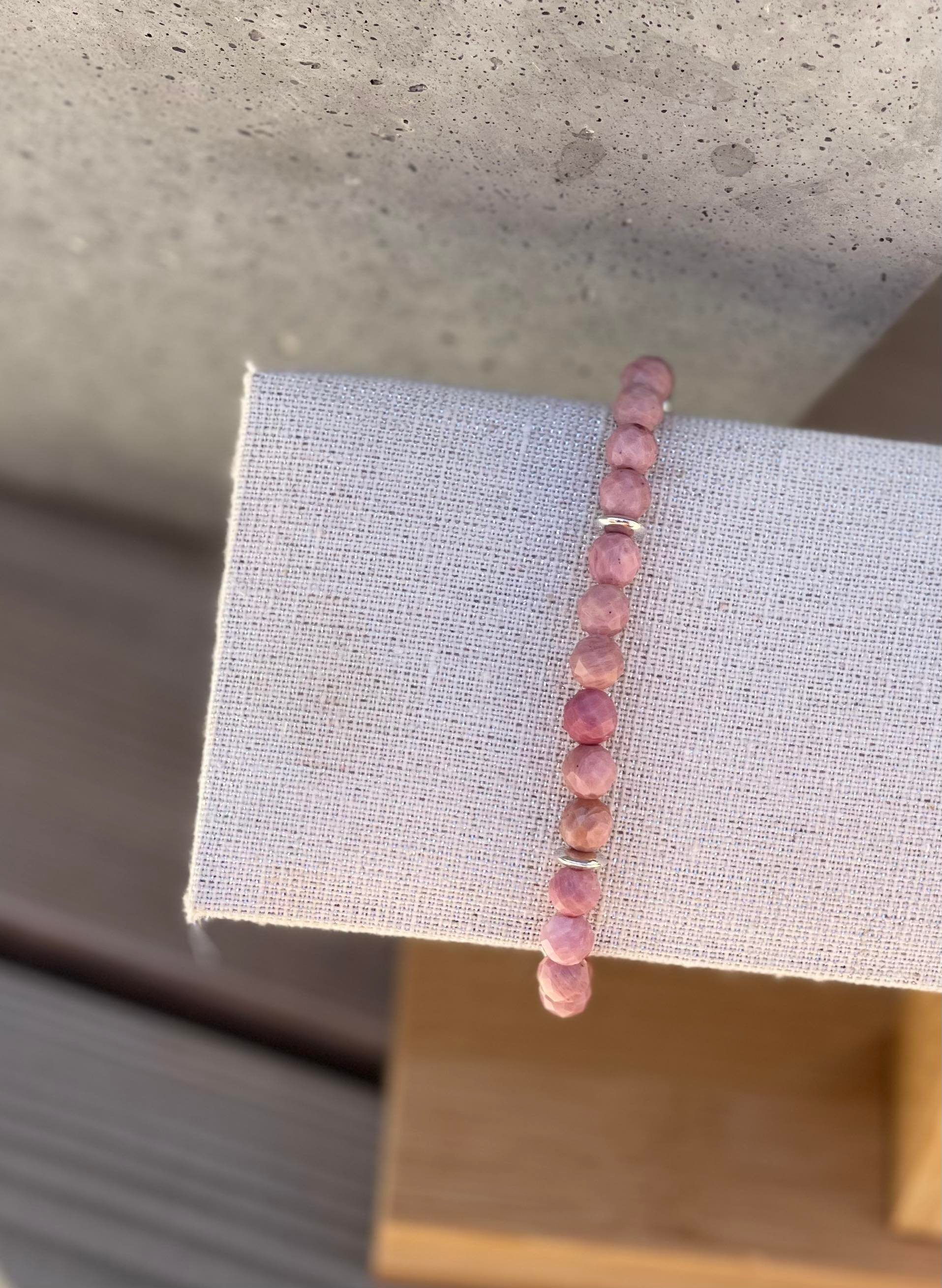 Bracelet énergétique en pierres naturelles Rhodonite