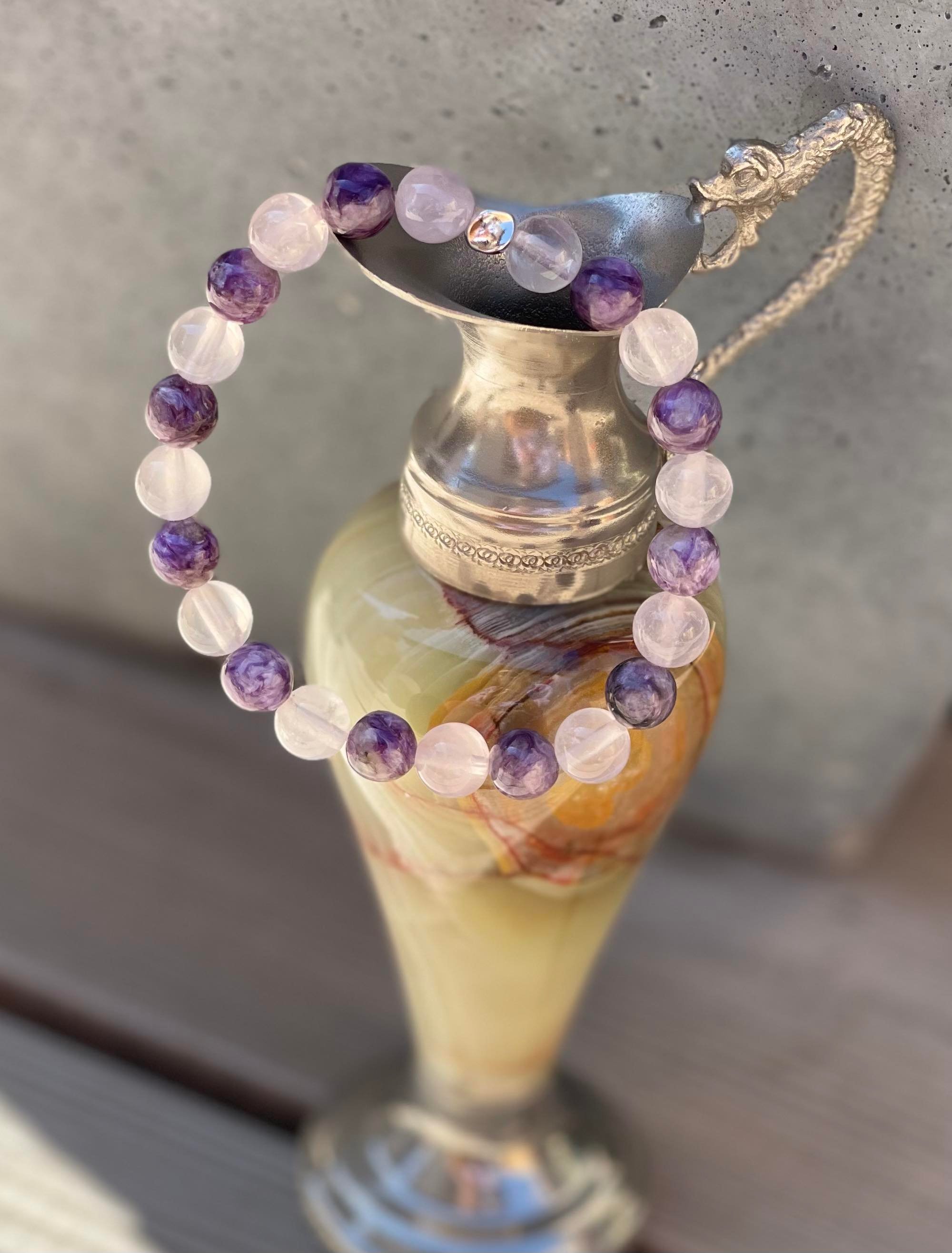 Bracelet énergétique en pierres naturelles Charoïte et Quartz rose