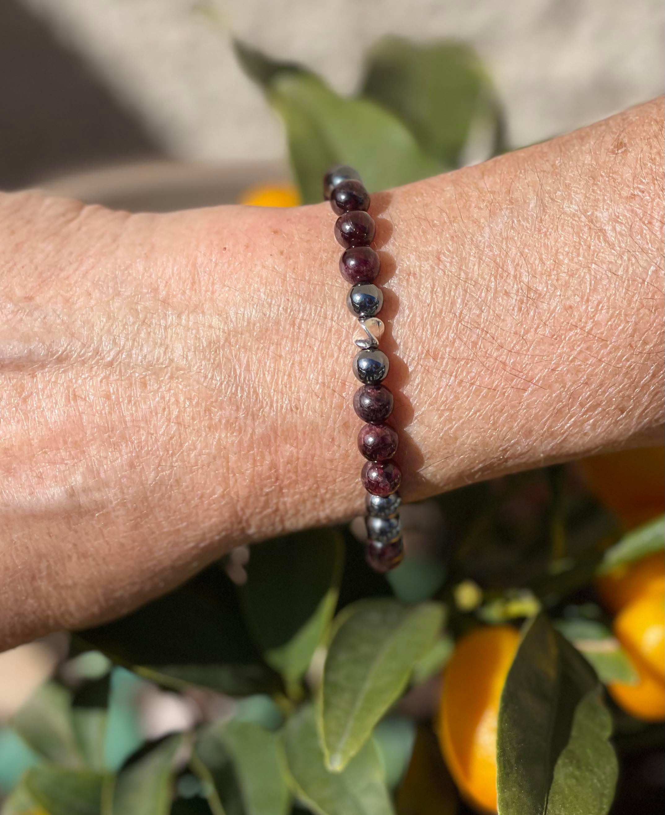 Bracelet énergétique en pierres naturelles Grenat et Hématite