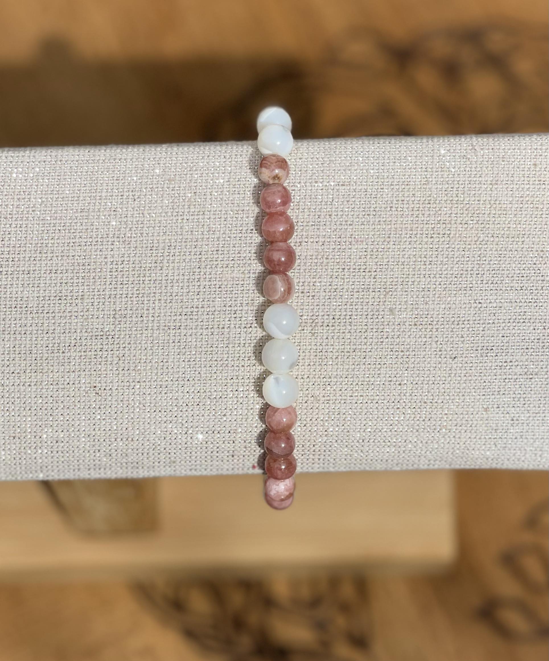 Bracelet énergétique en pierres naturelles Rhodocrosite et nacre