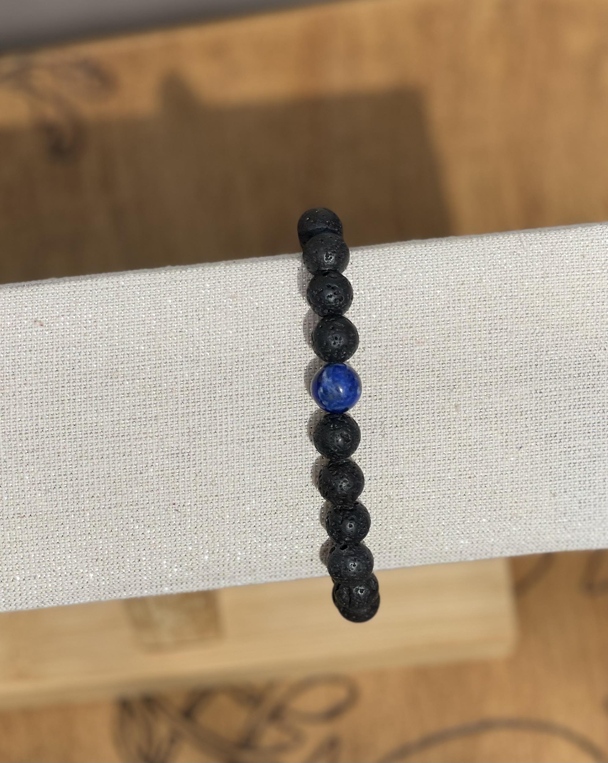 Bracelet énergétique en pierres naturelles Pierre de lave et Lapis lazuli
