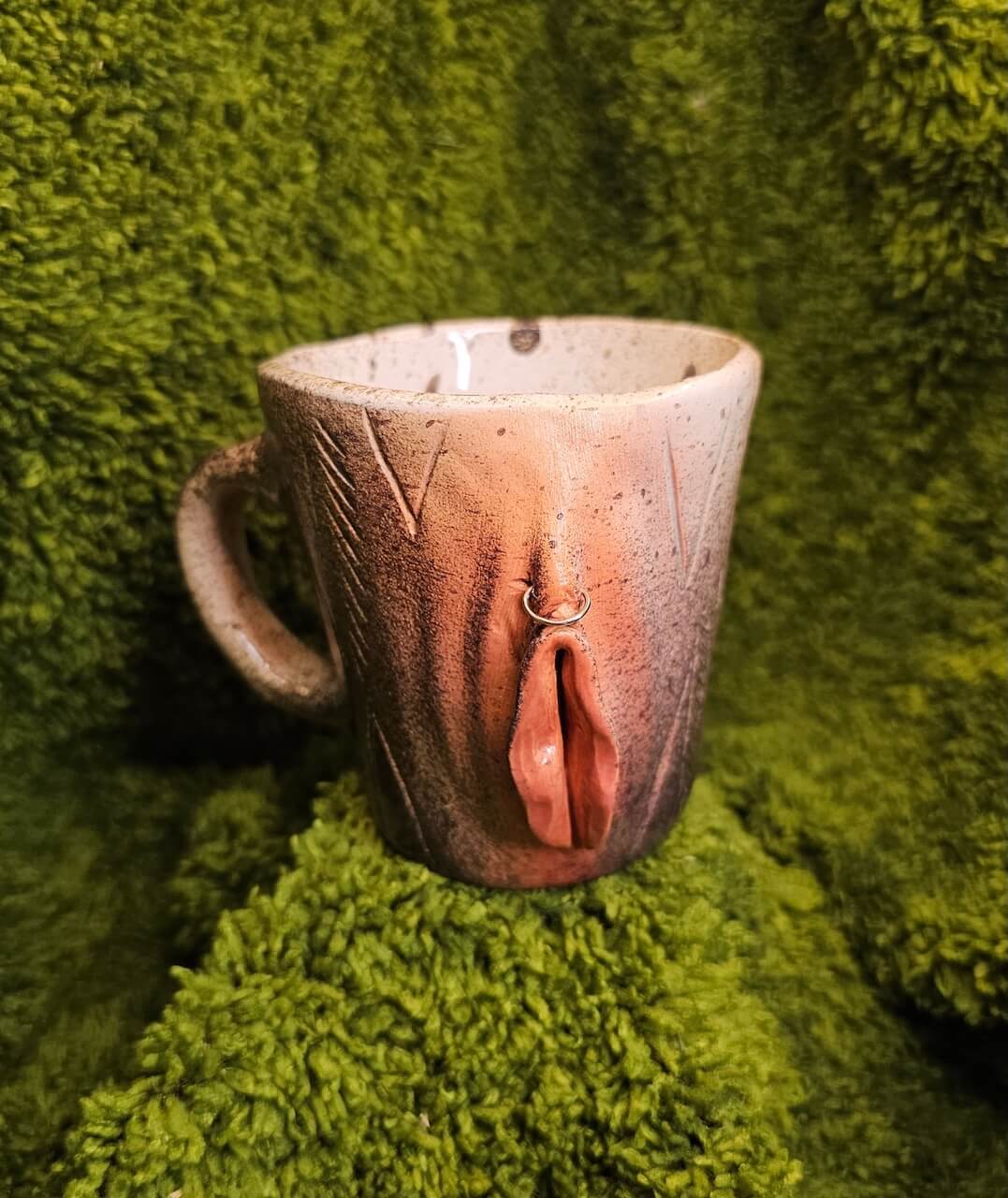 Puodelis  "Laikas Tirpsta Tarp Pirštų"