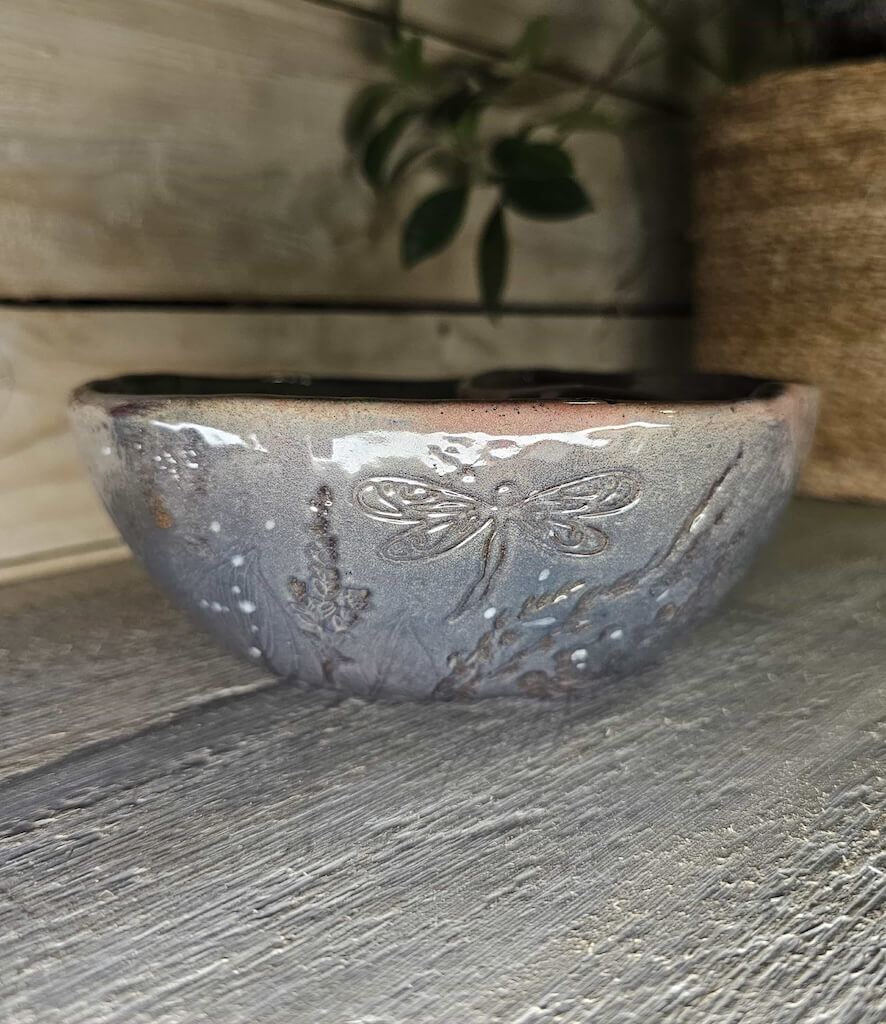 Dubenėlis su perskyrimu "Šokantys Laumžirgiai tarp Levandų"