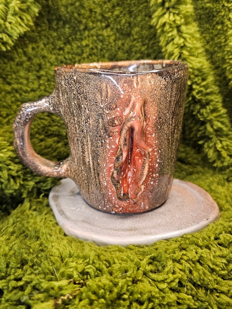 Drėkstantis Puodelis "Laura"