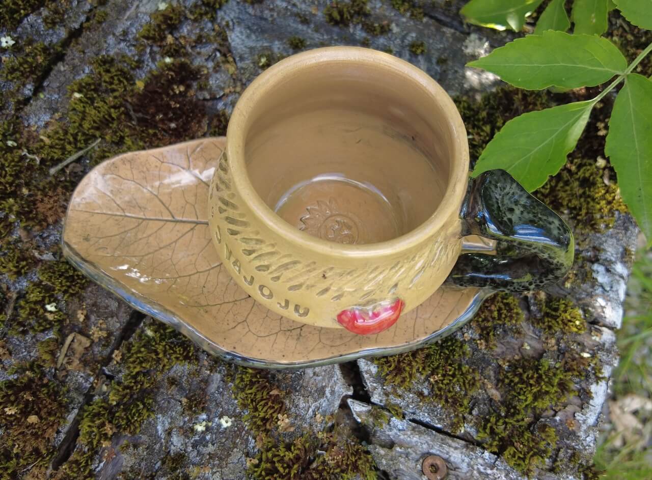Puodelis su lėkštute "Myliu. Jaučiu. Gyvenu. Svajoju"