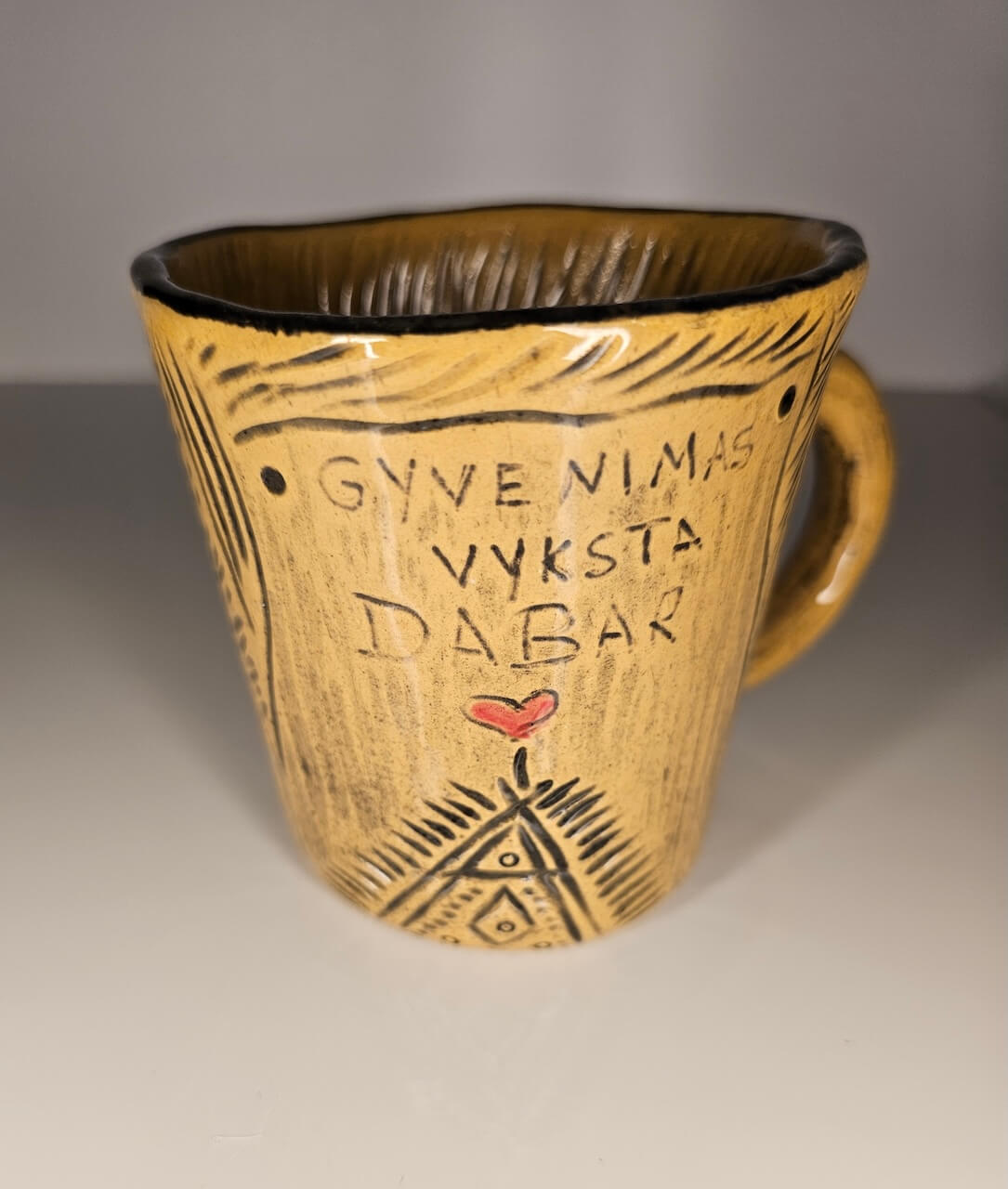 Puodelis "Gyvenimas Vyksta Dabar"