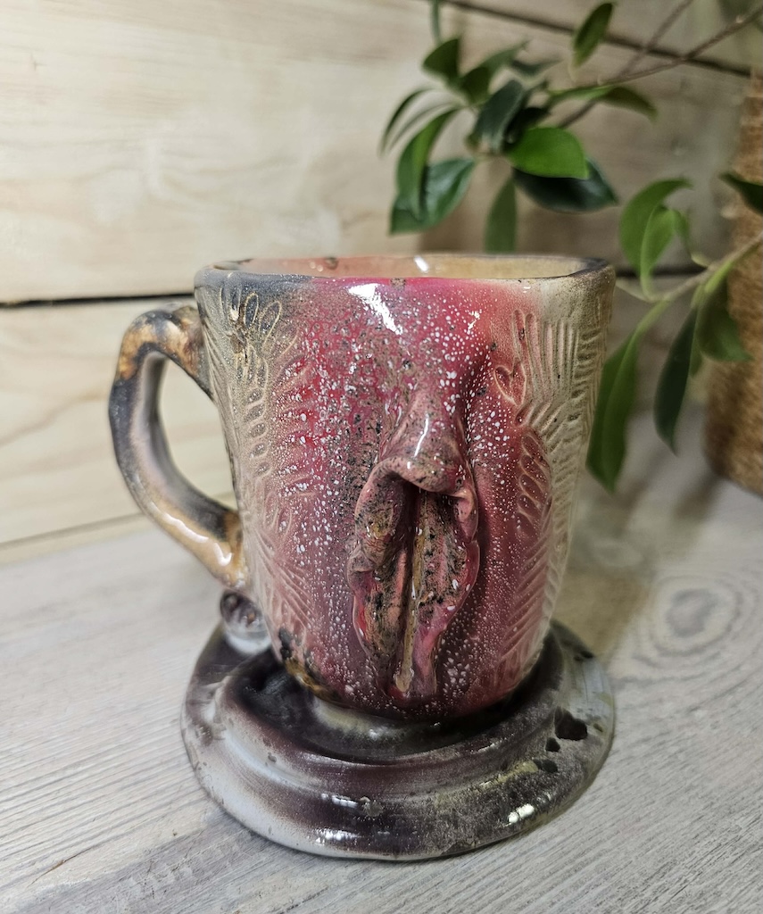 Drėkstantis Puodelis "Madona"