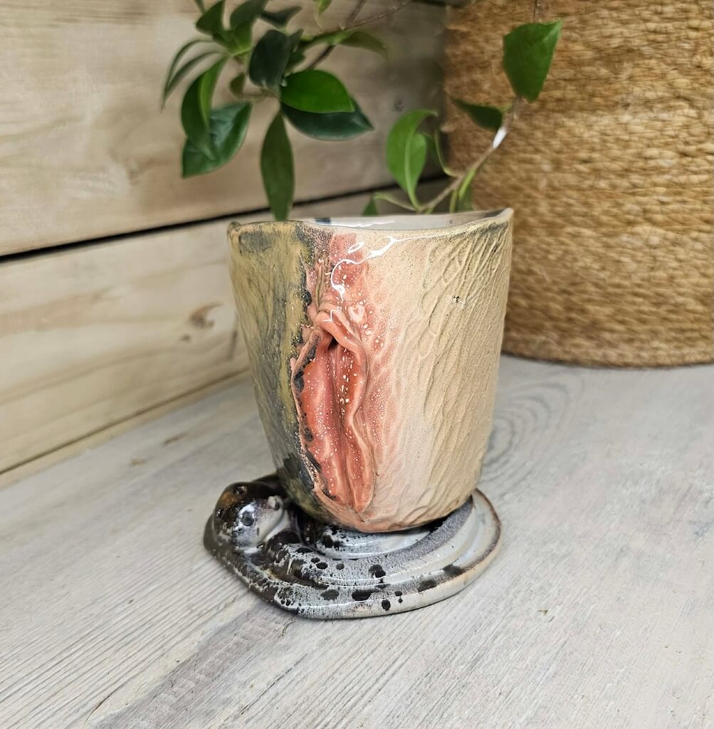 Drėkstantis Puodelis "Dieviška Jėga"