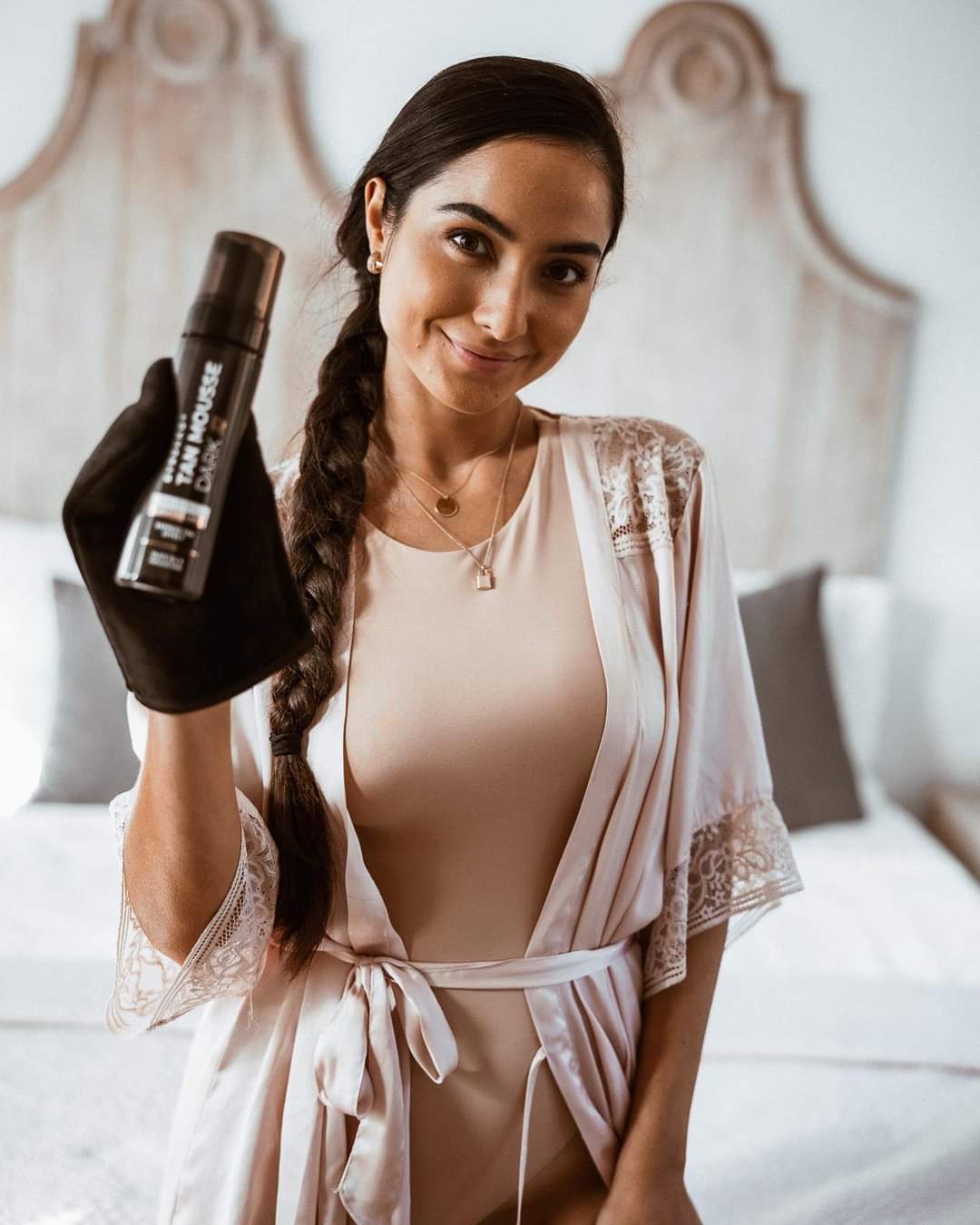  TAN MOUSSE + TANNING MITT SELF  (200 ml) Free glow!