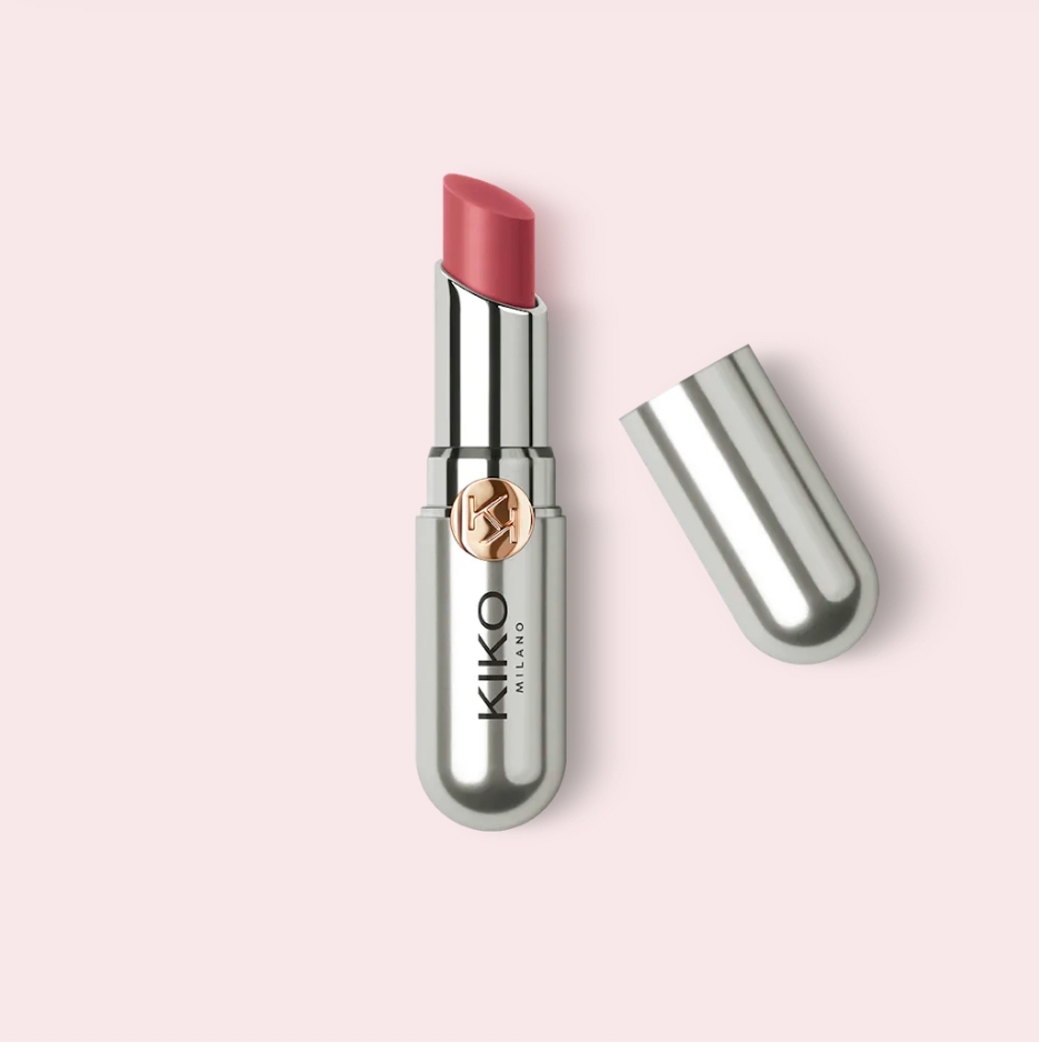 Coloured, moisturizing lip balm with a pleasant fruity 02  vanilla,04 tutti frutty,08 almond,  06 Blackberry   aroma
