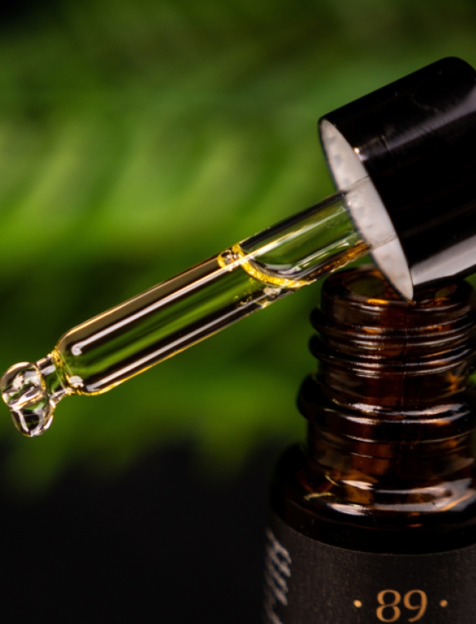 Oil for nails and cuticles