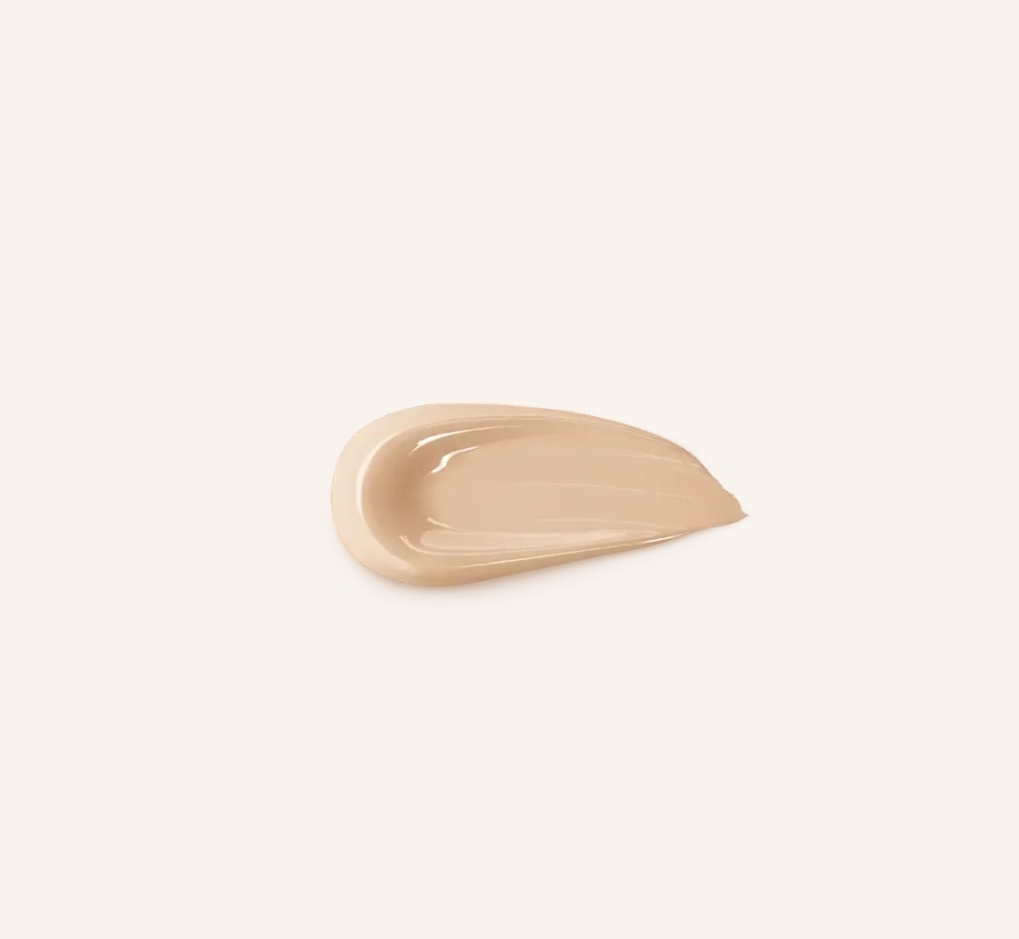 Natural and radiant-finish liquid foundation with brush 01 Porcelain,04 Caramel