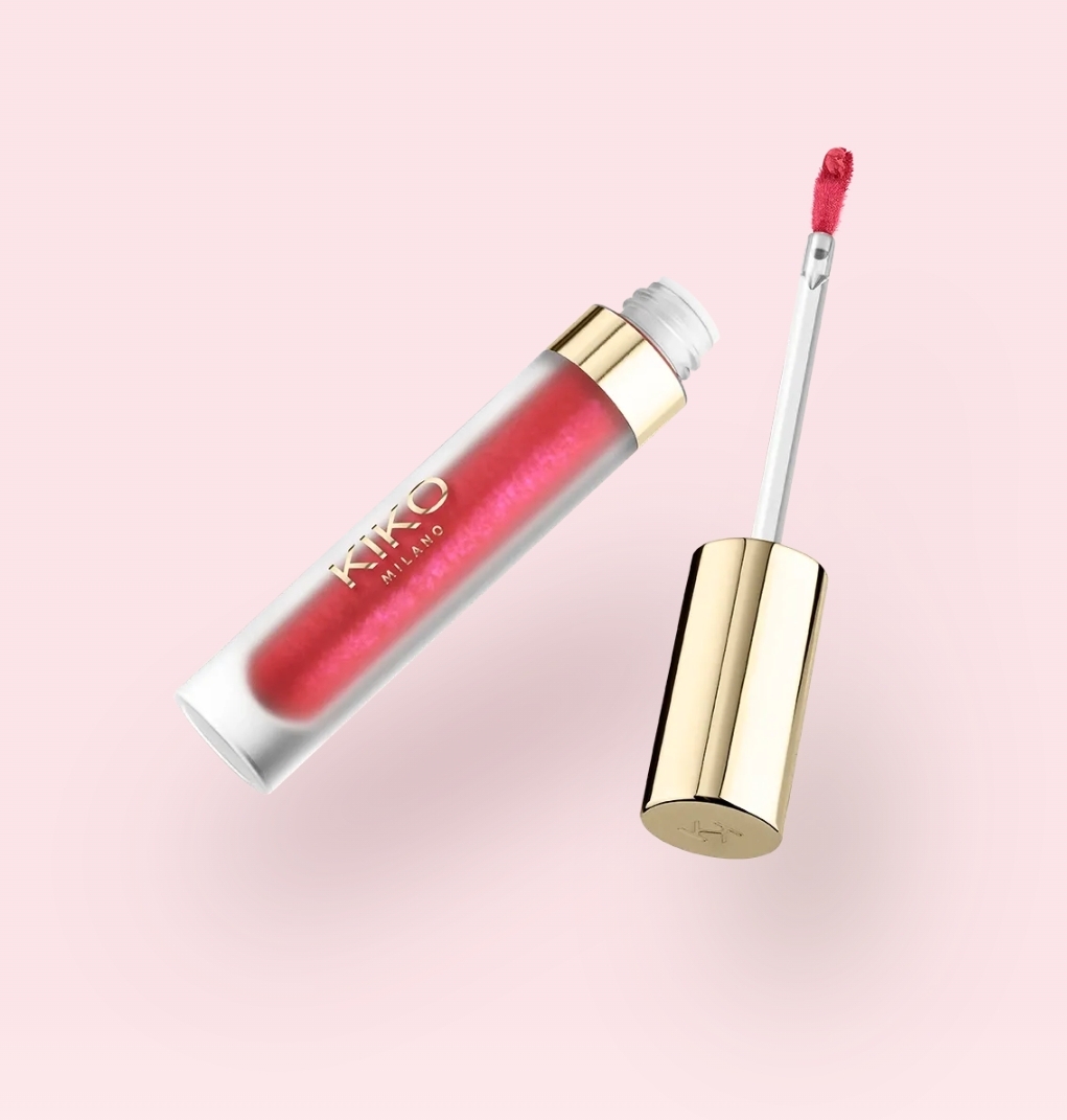 Liquid lipstick with a matte-to-shimmering finish