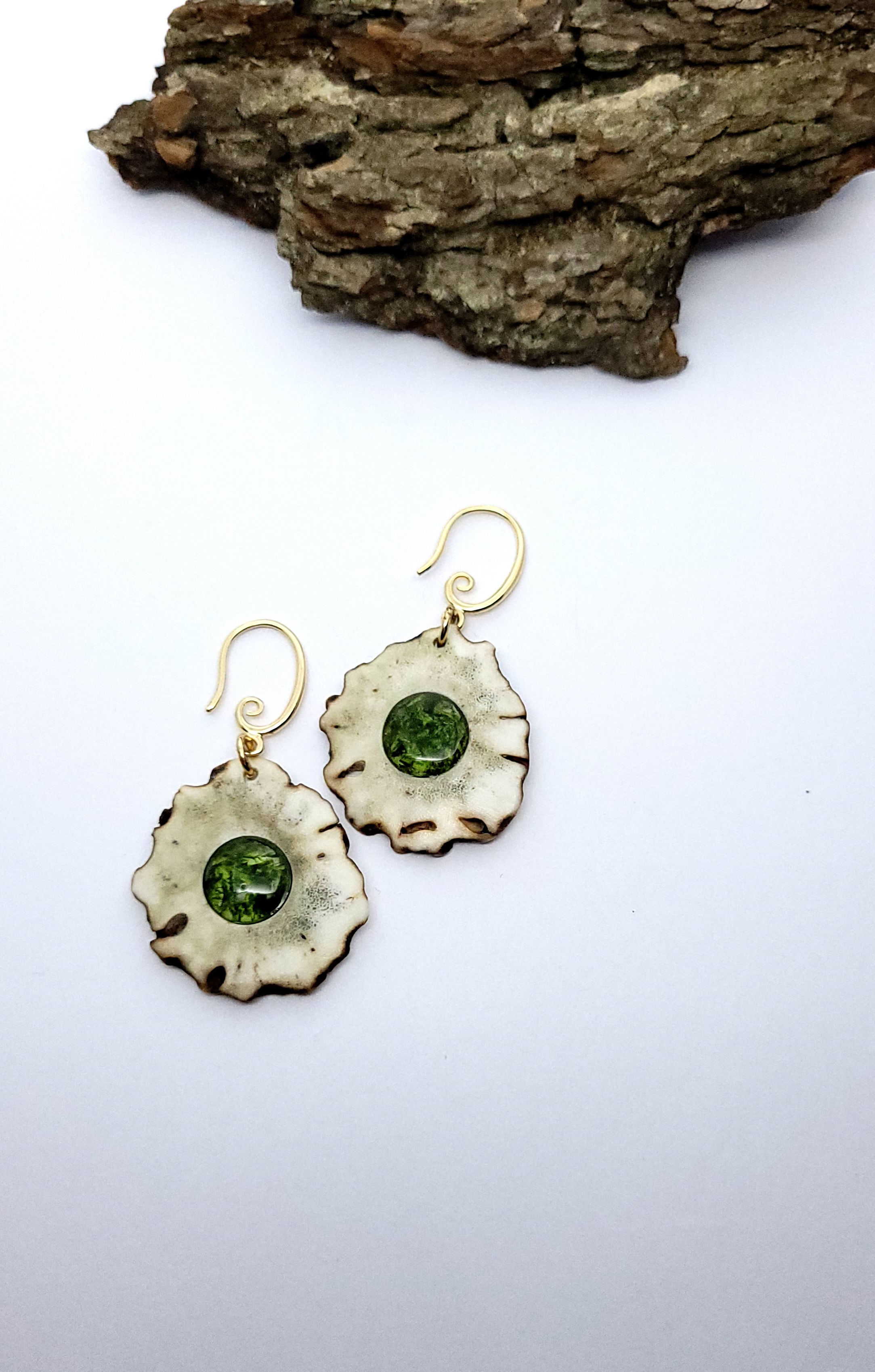 Auskarai iš tauriojo elnio rago / Red deer antler earrings