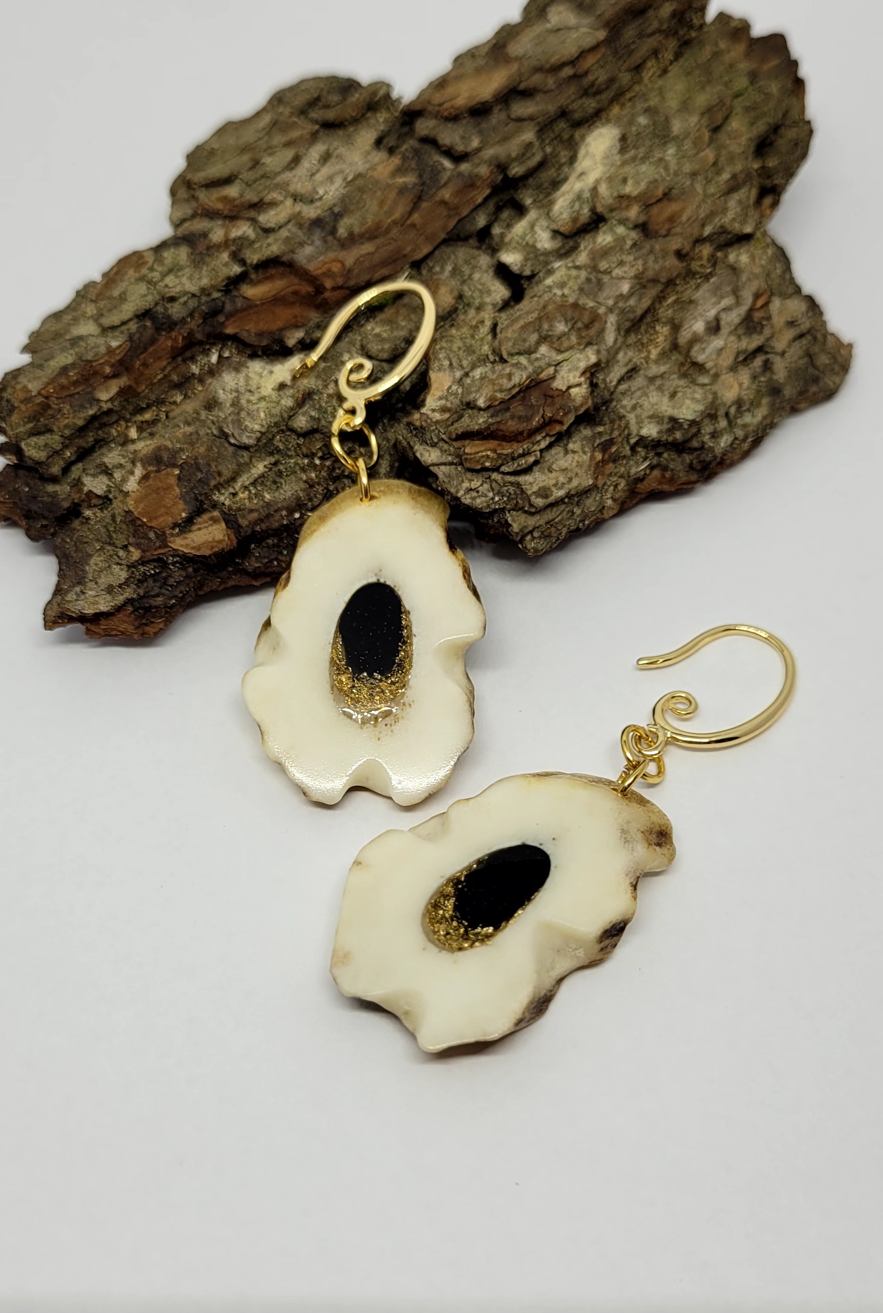 Auskarai iš tauriojo elnio rago / Red deer antler earrings