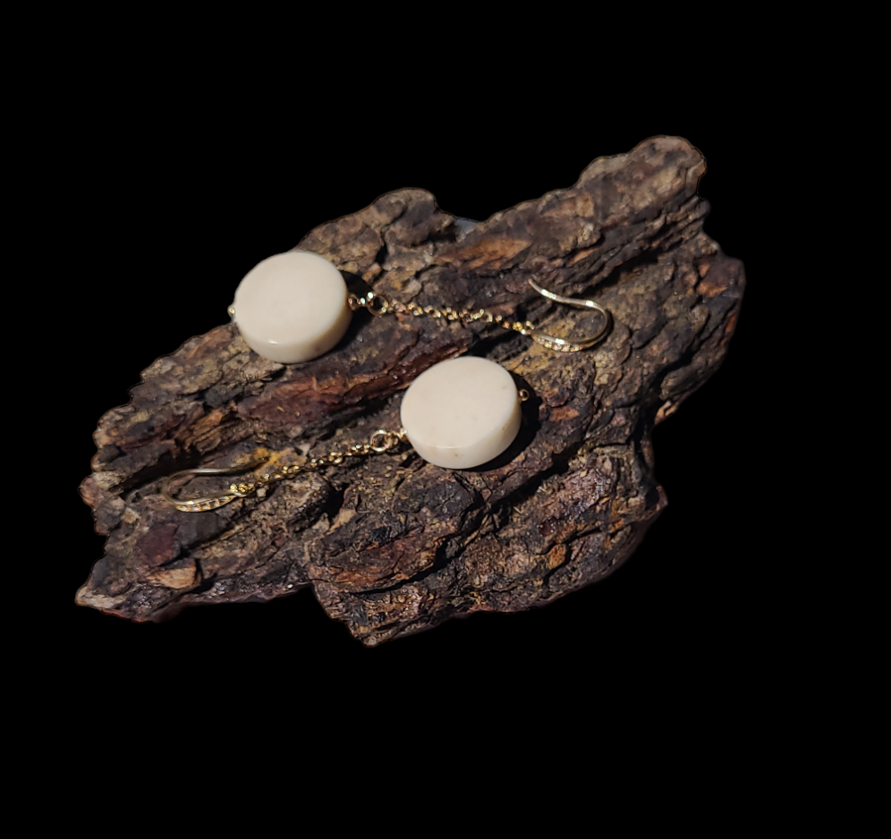 Auskarai iš briedžio rago / Earrings of moose antler