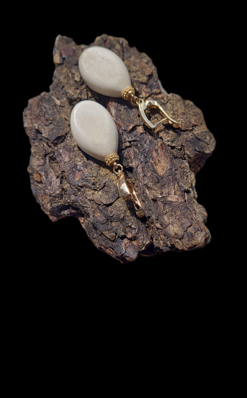 Auskarai iš briedžio rago / Earrings of moose antler