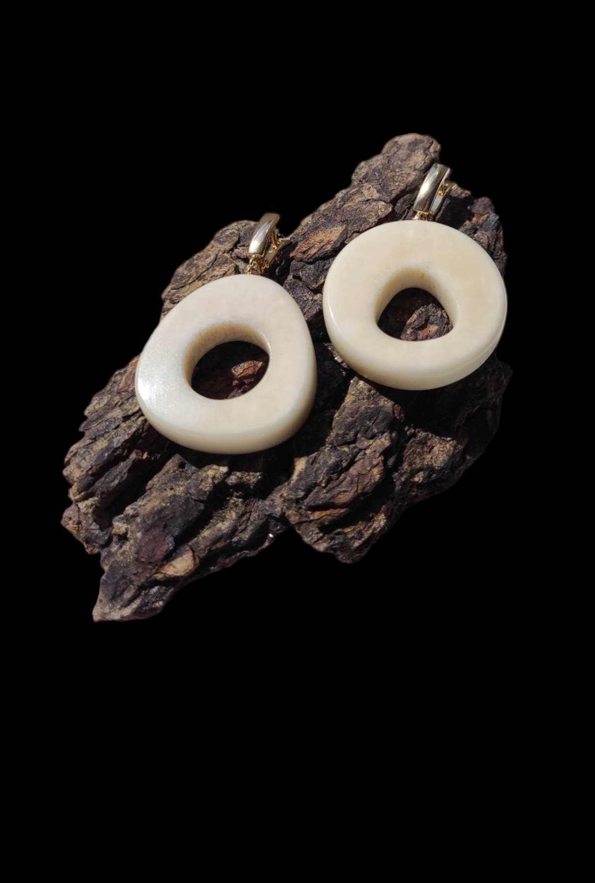 Auskarai iš tauriojo elnio rago / Red deer antler earrings