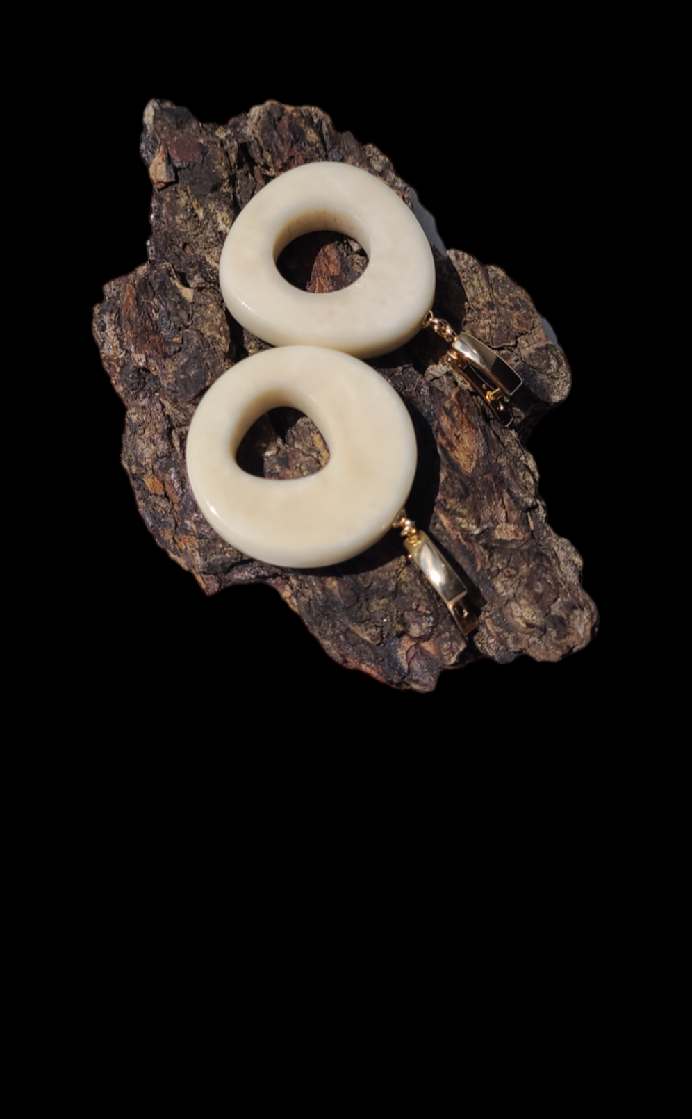 Auskarai iš tauriojo elnio rago / Red deer antler earrings