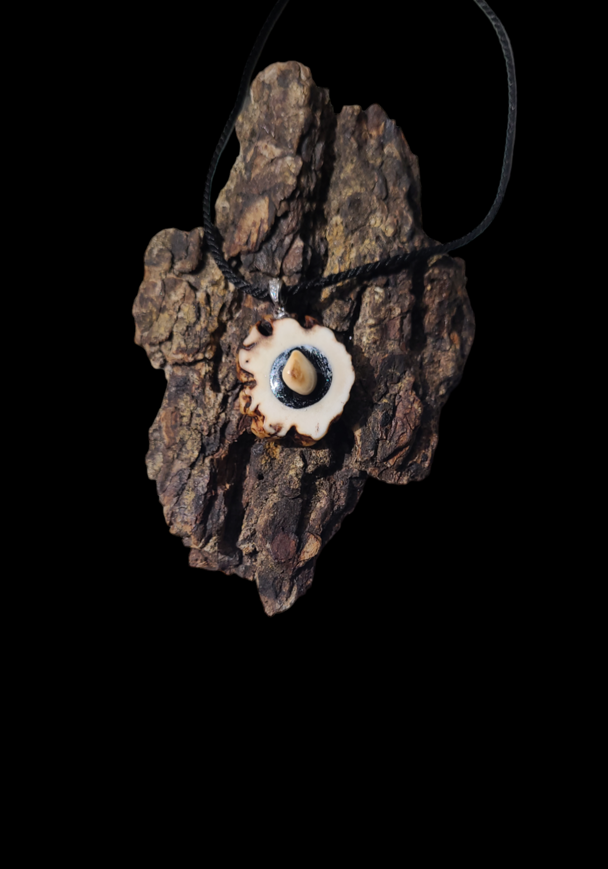 Kaklo papuošalas iš rago / Antler necklace