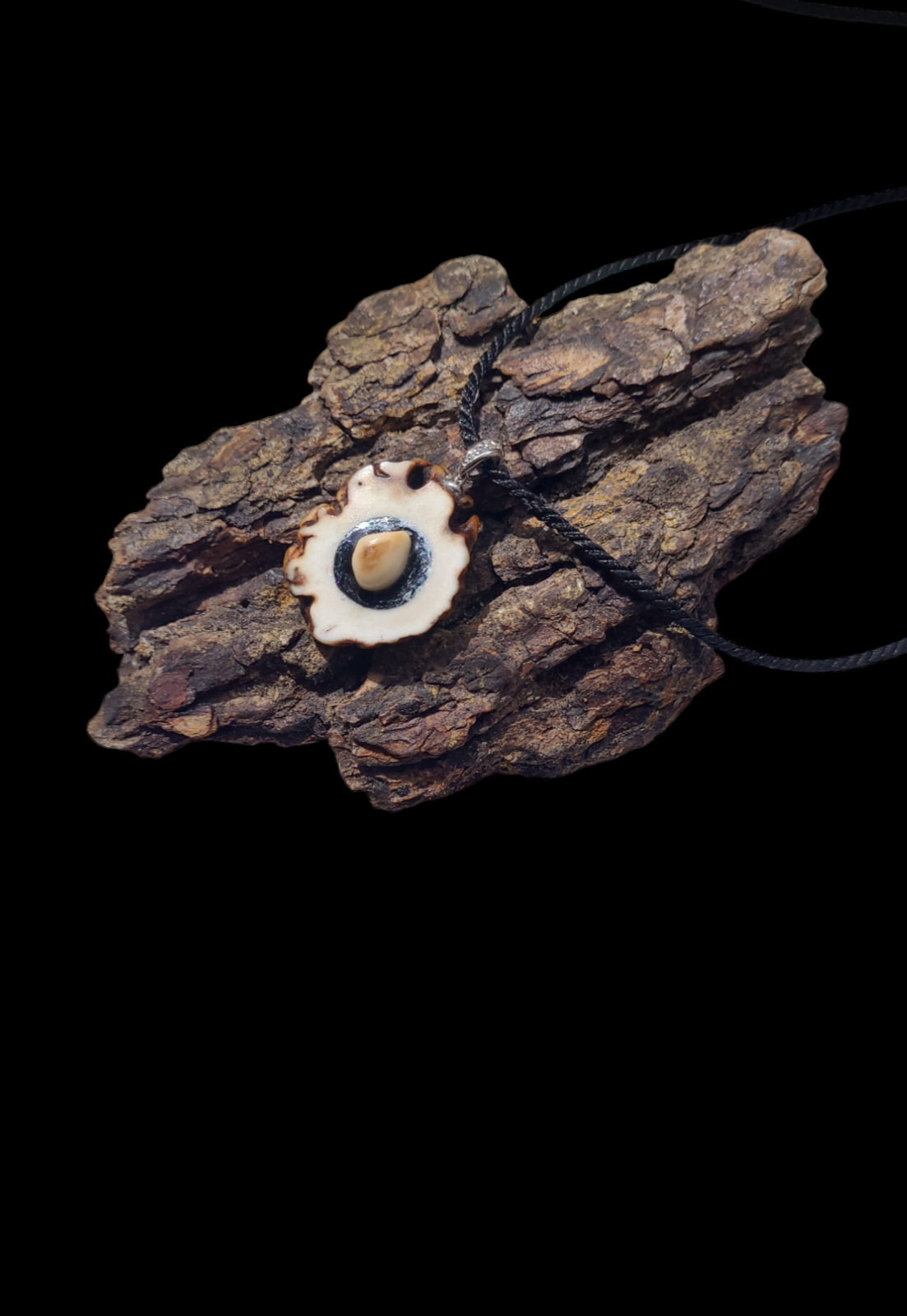 Kaklo papuošalas iš rago / Antler necklace